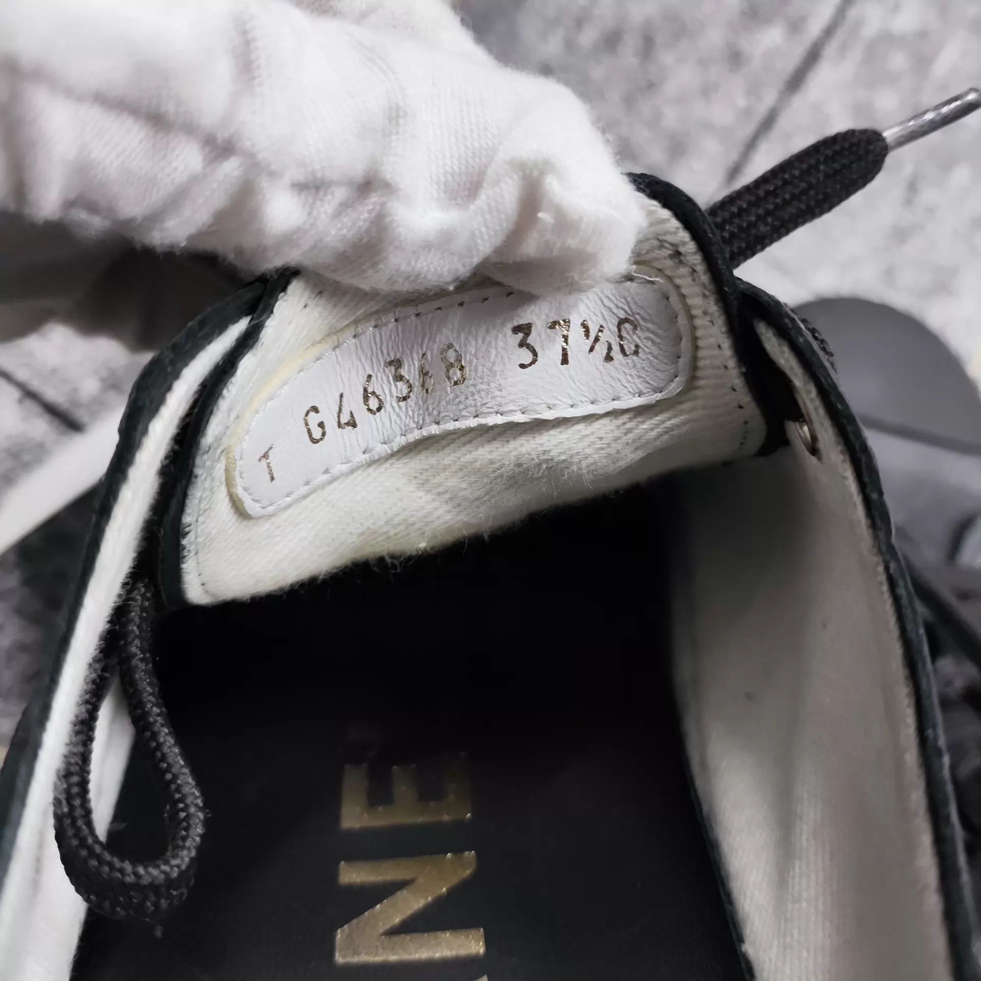Chanel Chanel Black Leather Sneaker 37.5C 260420SJD5J07 Size US 6 / IT 36 - 7 Thumbnail