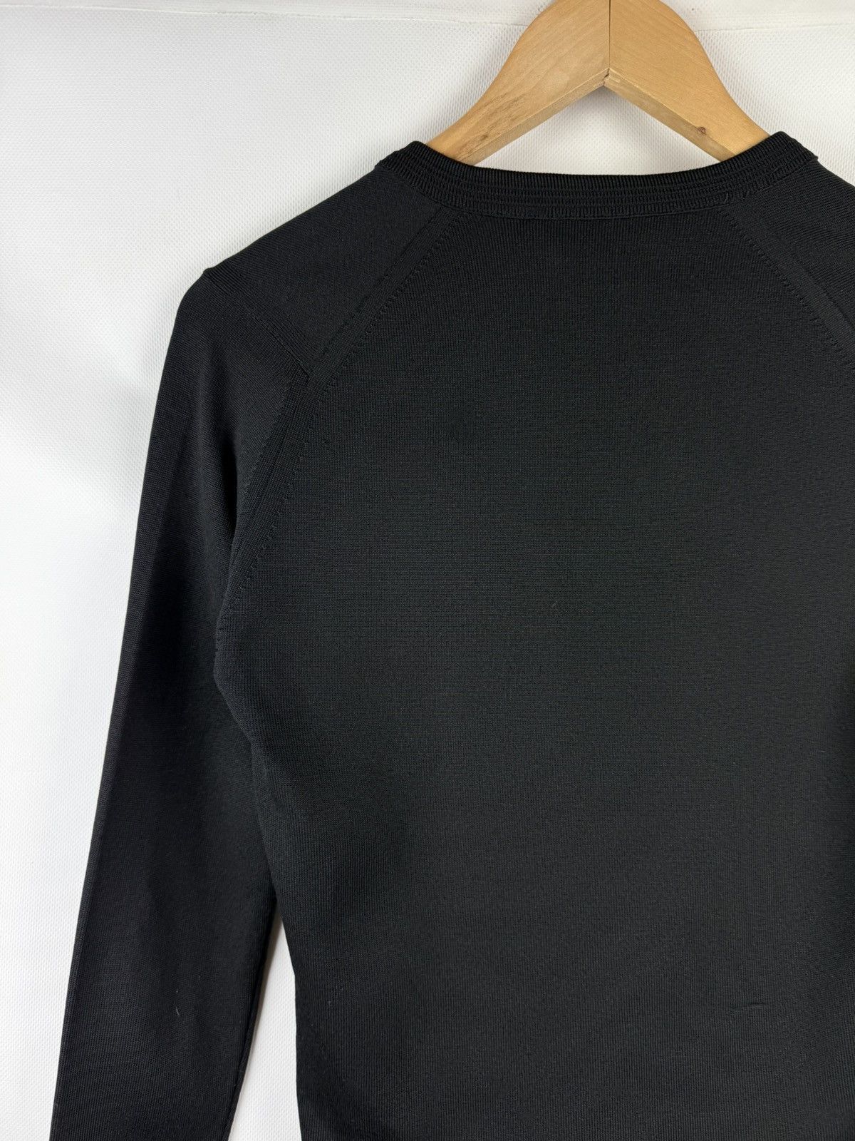 Givenchy Givenchy Vintage Ladies V-Neck Lightweight Sweater Pullover Size XS / US 0-2 / IT 36-38 - 17 Thumbnail
