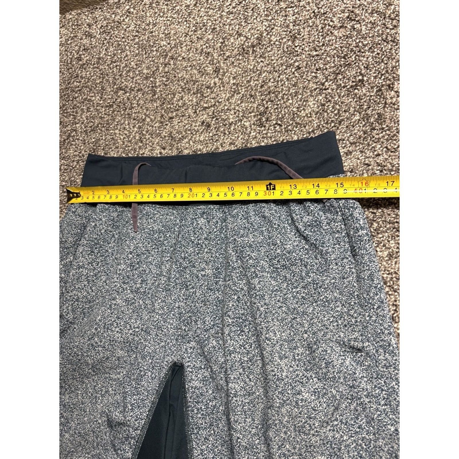 Lululemon Lululemon T.H.E Short Linerless Shorts Mens Medium Green Speckle LM7901S - Used - Slight Stains Size US 31 - 5 Thumbnail