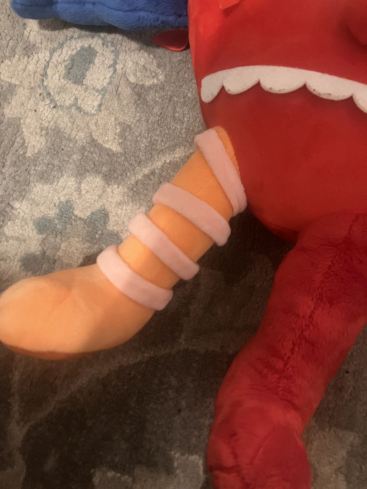Glo Gang Glo Gang Plush “Broken Heart Red Bandana” Size ONE SIZE - 4 Thumbnail