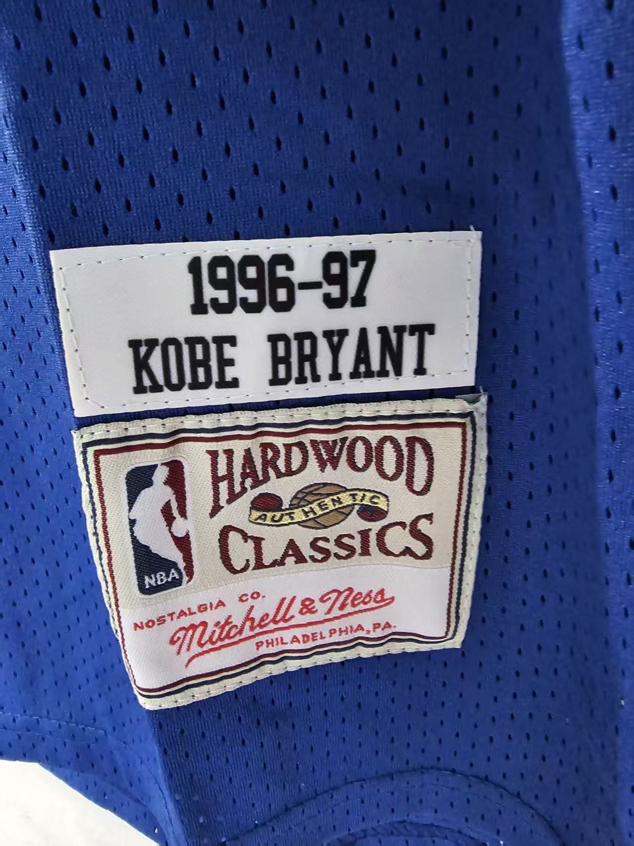 NBA Vintage Laker 8 Kobe Bryant Jersey Size US S / EU 44-46 / 1 - 4 Thumbnail