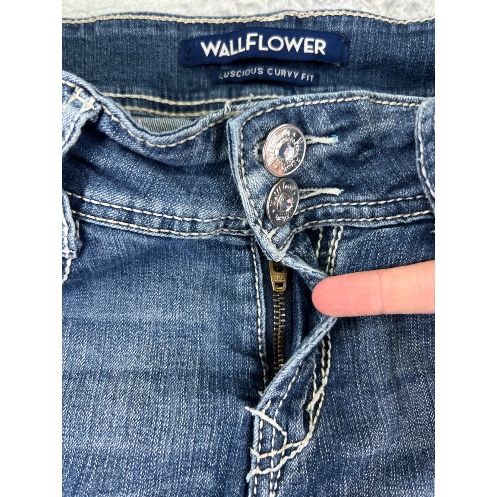 Vintage Wallflower Jeans Womens Jeans Blue Denim Bootcut 26x28 3 Stretch Cotton Blend Regular Embroidered Rhinestone 5-Pocket Luscious Curvy Fit Size 26" / US 2 / IT 38 - 5 Thumbnail