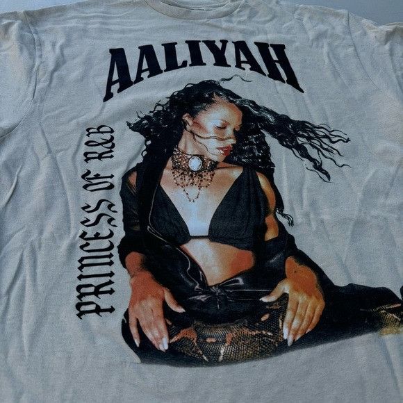 Band Tees × Urban Outfitters NEW AALIYAH SNAKE BLACK PRINCESS OF R&B CREAM T-SHIRT SZ M Size US M / EU 48-50 / 2 - 5 Thumbnail