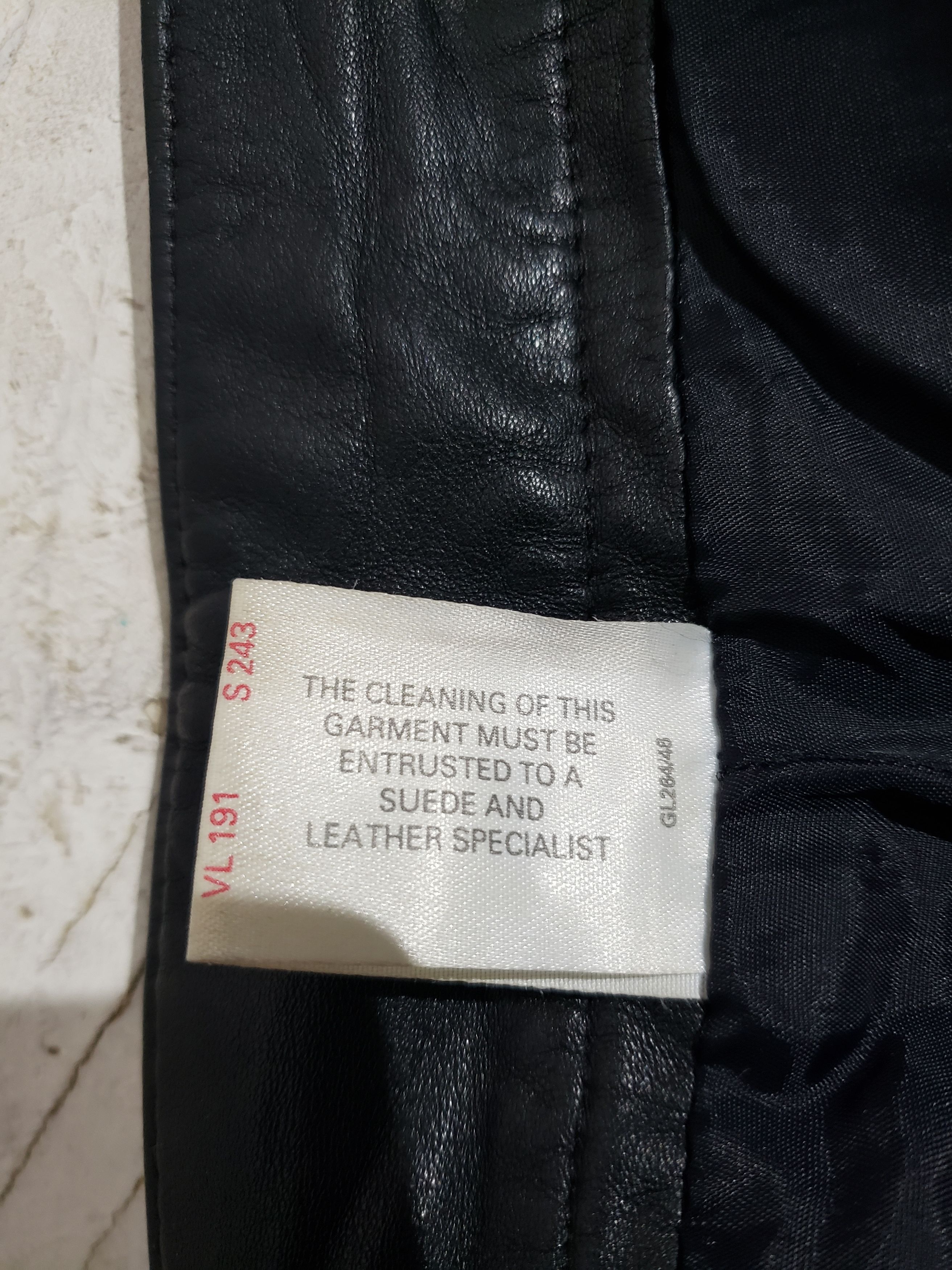 Leather Stylish women's black leather pants. Size 28" / US 6 / IT 42 - 9 Thumbnail