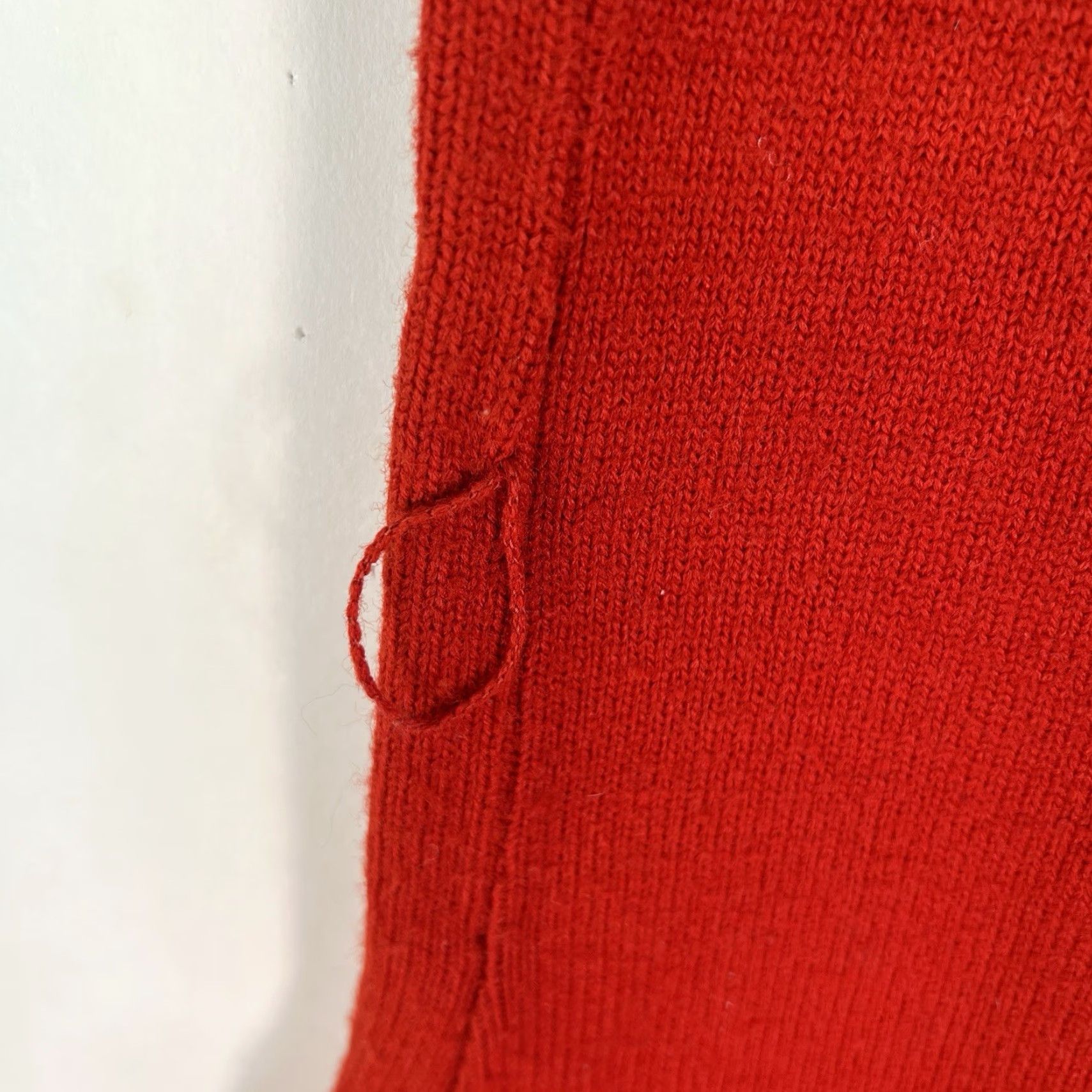 Vintage VINTAGE Sidney Gould Sweater Adult L Womens Sleeveless Acrylic Knit Geometric Red Pullover Size L / US 10 / IT 46 - 3 Thumbnail