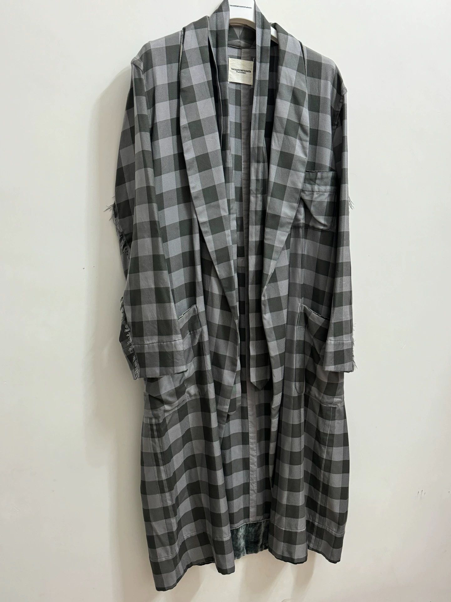 Takahiromiyashita The Soloist. TAKAHIROMIYASHITA THE SOLOIST robe 44 100% silk Size US S / EU 44-46 / 1 - 3 Thumbnail
