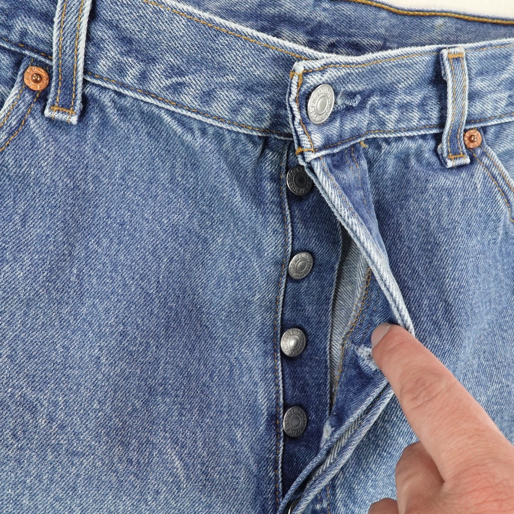 Levi's VINTAGE Levi's Jeans Men 38x32 Blue Denim 501 Button Fly Red Tab Straight Y2K Style 501 Series Mens Regular Size 38x32 Blue Cotton Denim Jeans Size US 35 - 5 Thumbnail