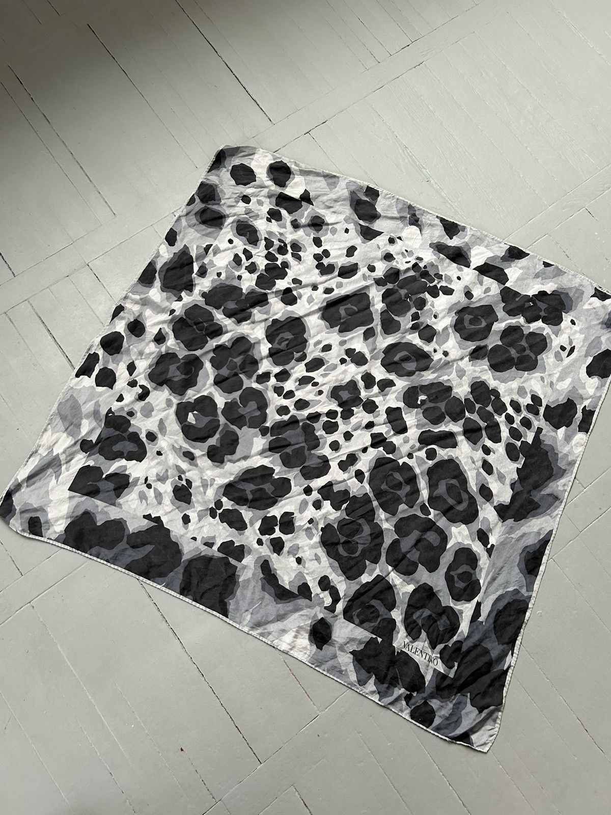 Valentino Valentino silk scarf Size ONE SIZE - 2 Thumbnail