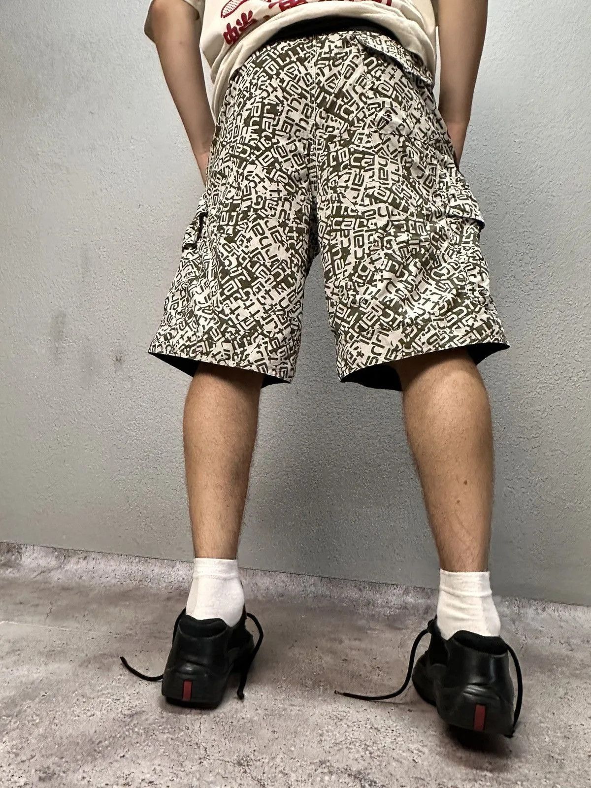 Carhartt Vintage Short Carhartt Y2K sk8 faded streetwear style Size US 34 / EU 50 - 16 Thumbnail