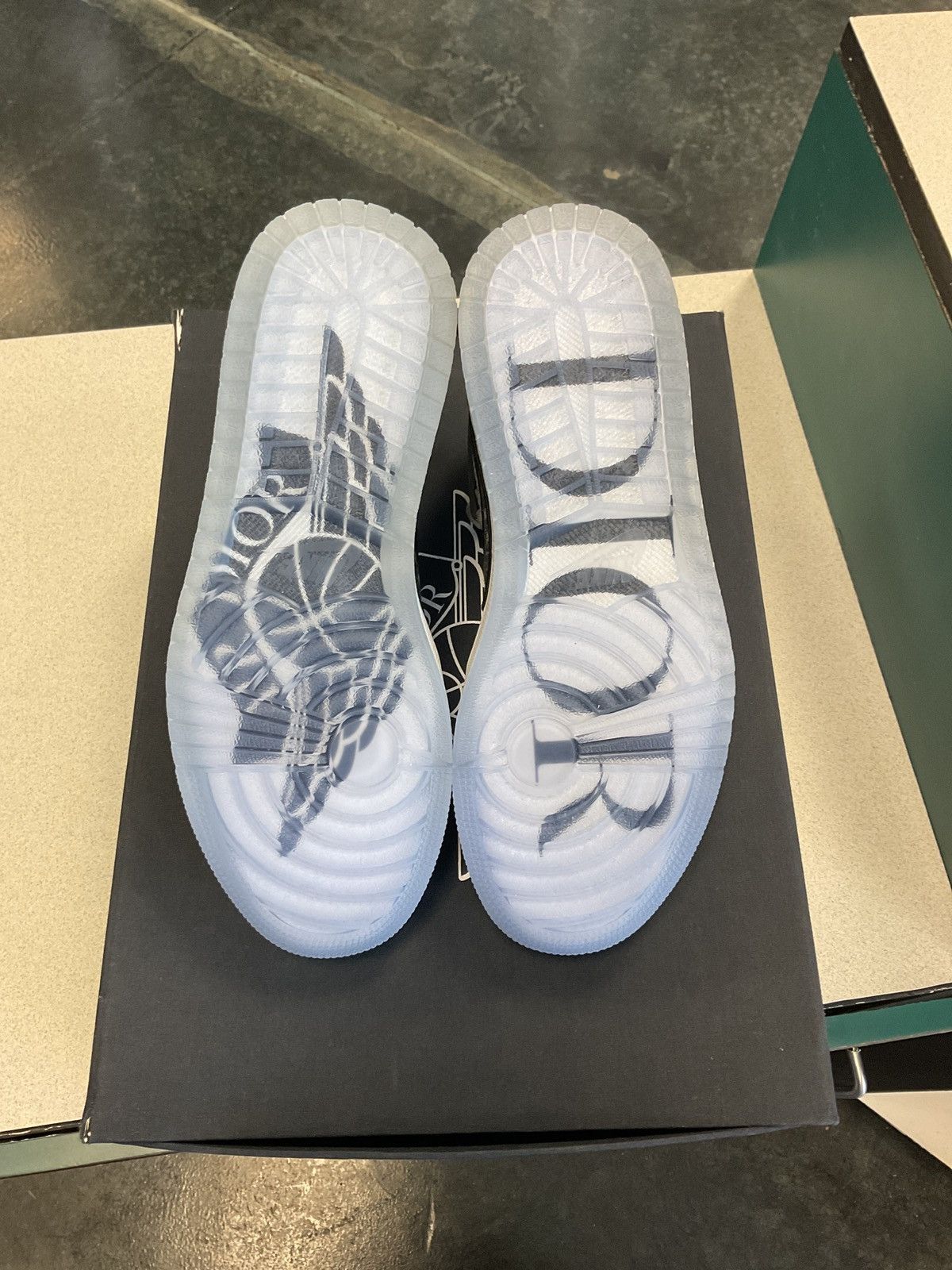 Dior × Nike Jordan 1 High Dior Size US 8.5 / EU 41-42 - 5 Thumbnail