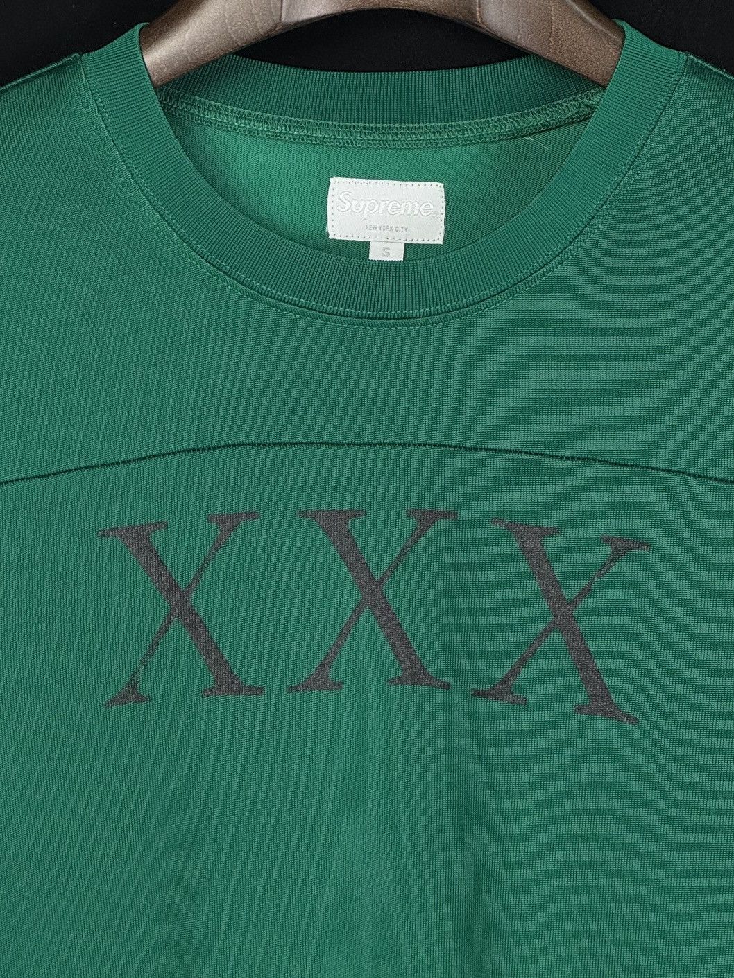Supreme UNWORN* Supreme XXX Football Top 'KNOWLEDGE REIGNS SUPREME' Size US S / EU 44-46 / 1 - 5 Thumbnail