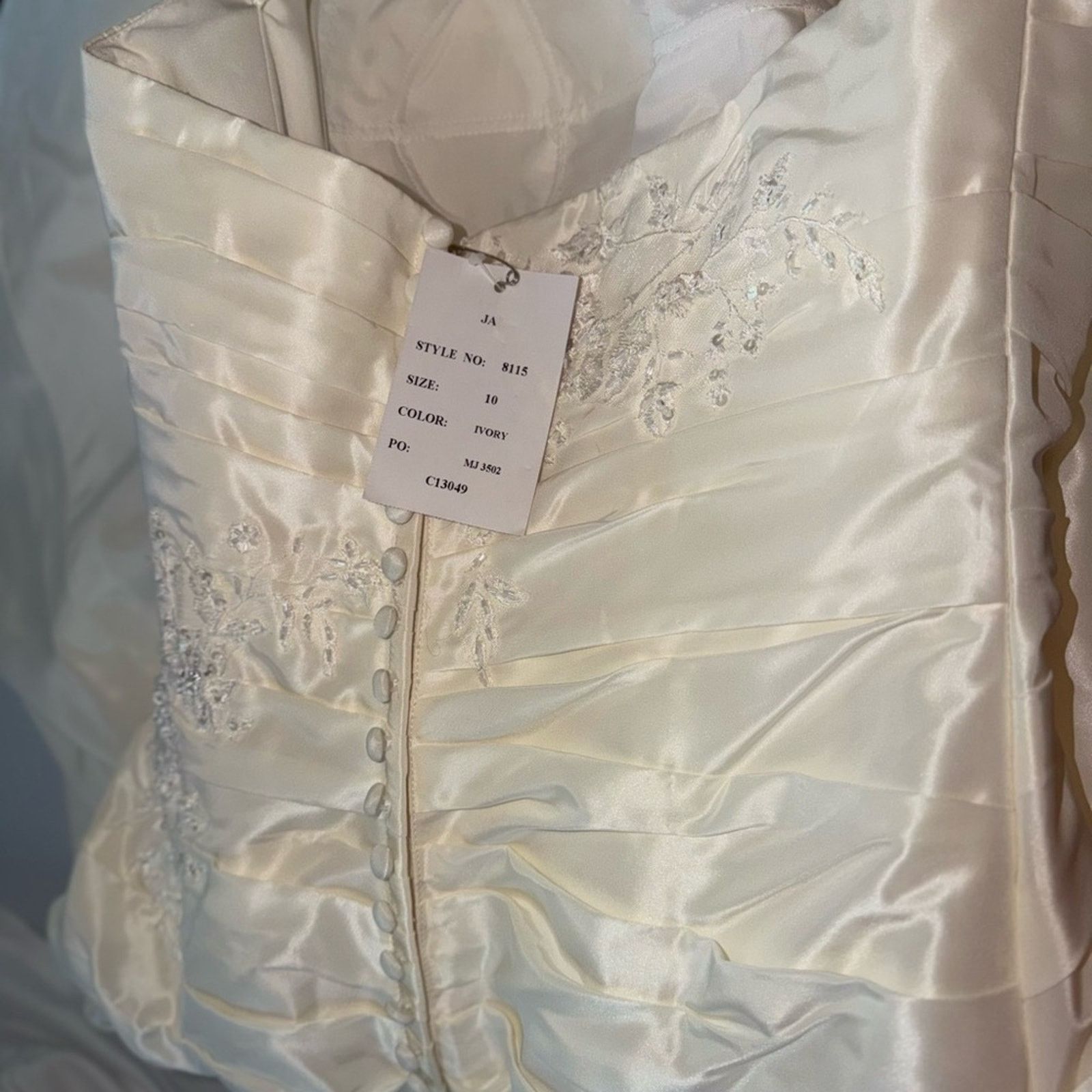 Other Stunning New Private Collection Taffeta Wedding Gown Size L / US 10 / IT 46 - 11 Thumbnail