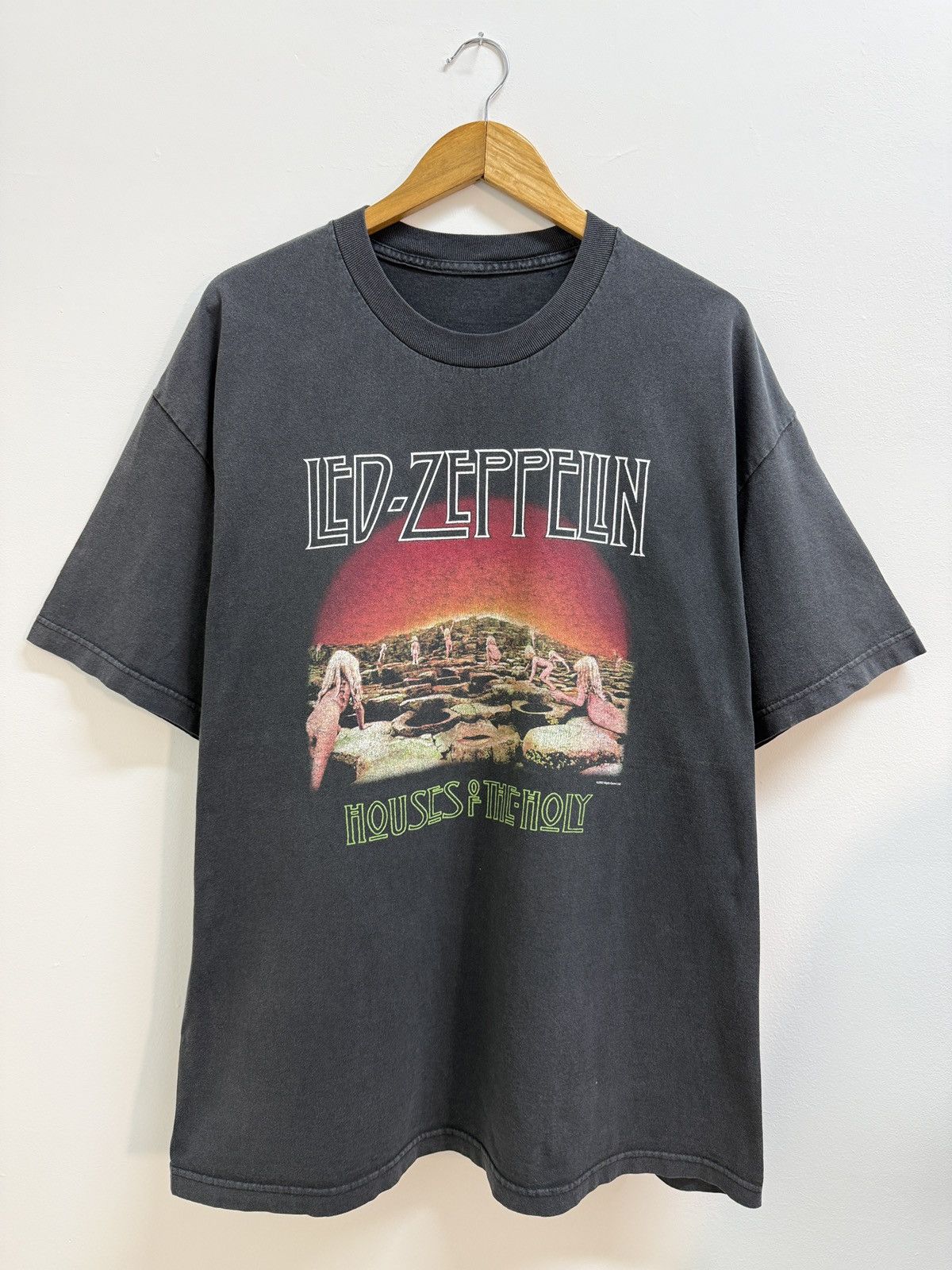 Led Zeppelin Vintage 2003 Led Zeppelin Houses of the Holy tshirt Size US XL / EU 56 / 4 - 1 Thumbnail