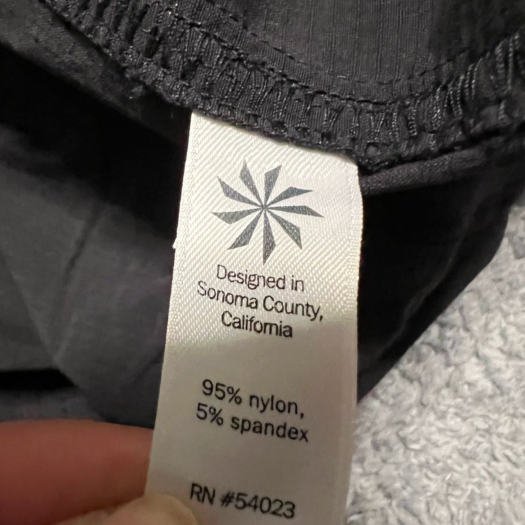 Athleta **Athleta Black Cropped 10 Jogger Pants** User: **Athleta 10 Black Cropped Jogger Pants** Size 32" / US 10 / IT 46 - 5 Thumbnail