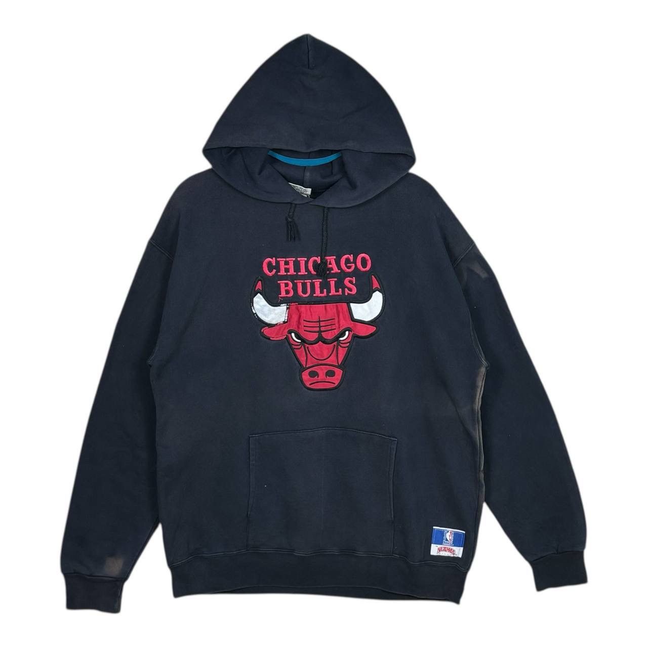 Nutmeg Vtg 90s Chicago Bulls Nutmeg Mills Hoodie NBA USA Size L Size US L / EU 52-54 / 3 - 1 Thumbnail