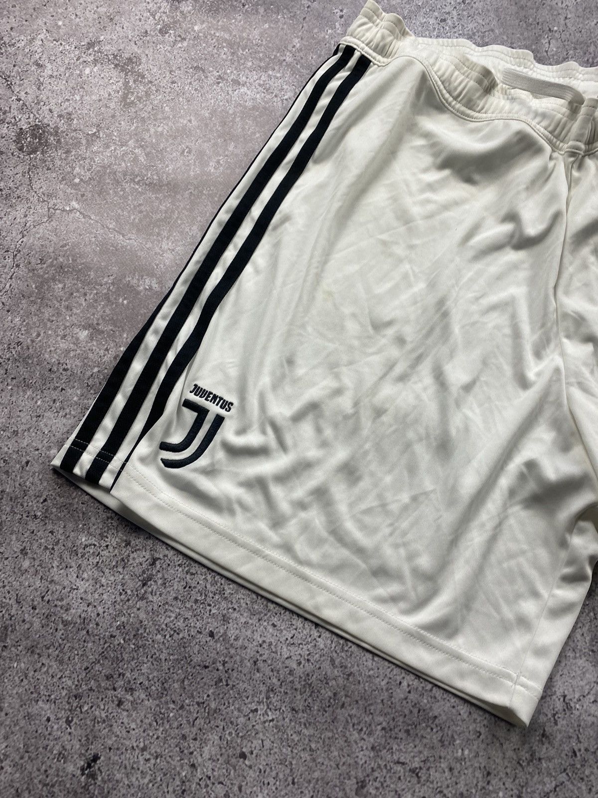 Adidas × Vintage Vintage Juventus Adidas Y2K soccer JERSEY shirt football Size US 36 / EU 52 - 2 Thumbnail