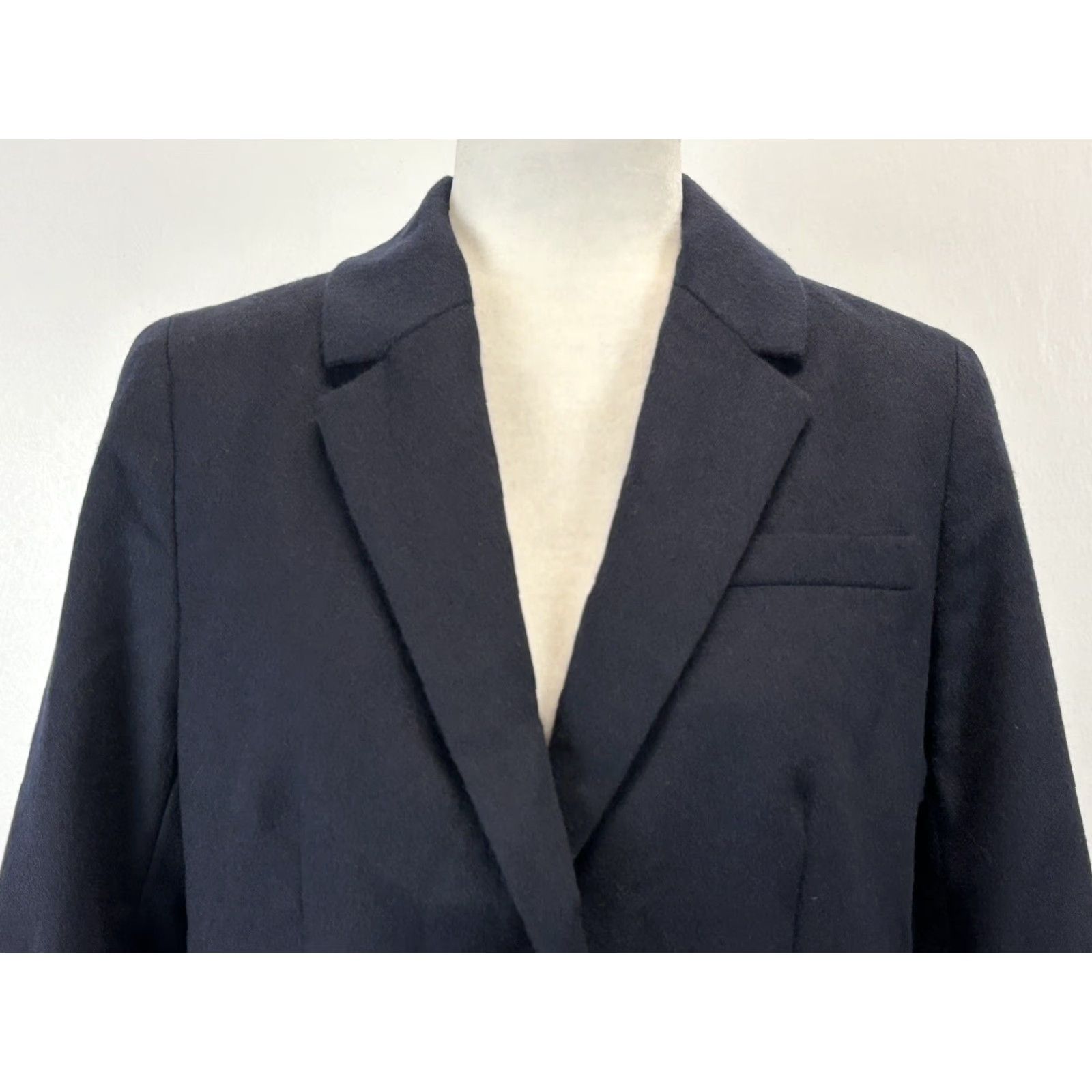Talbots Talbots Blazer Jacket 4 Navy Wool Blend Italian Fabric Career Academia Wool Blend Blazer Women Long Sleeve 4 Navy Blue Talbots Brand Size S / US 4 / IT 40 - 5 Thumbnail