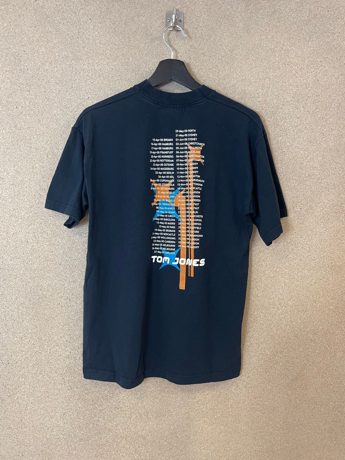 Band Tees × Vintage Vintage 2000 Tom Jones Tour T-shirt - M Size US M / EU 48-50 / 2 - 3 Thumbnail