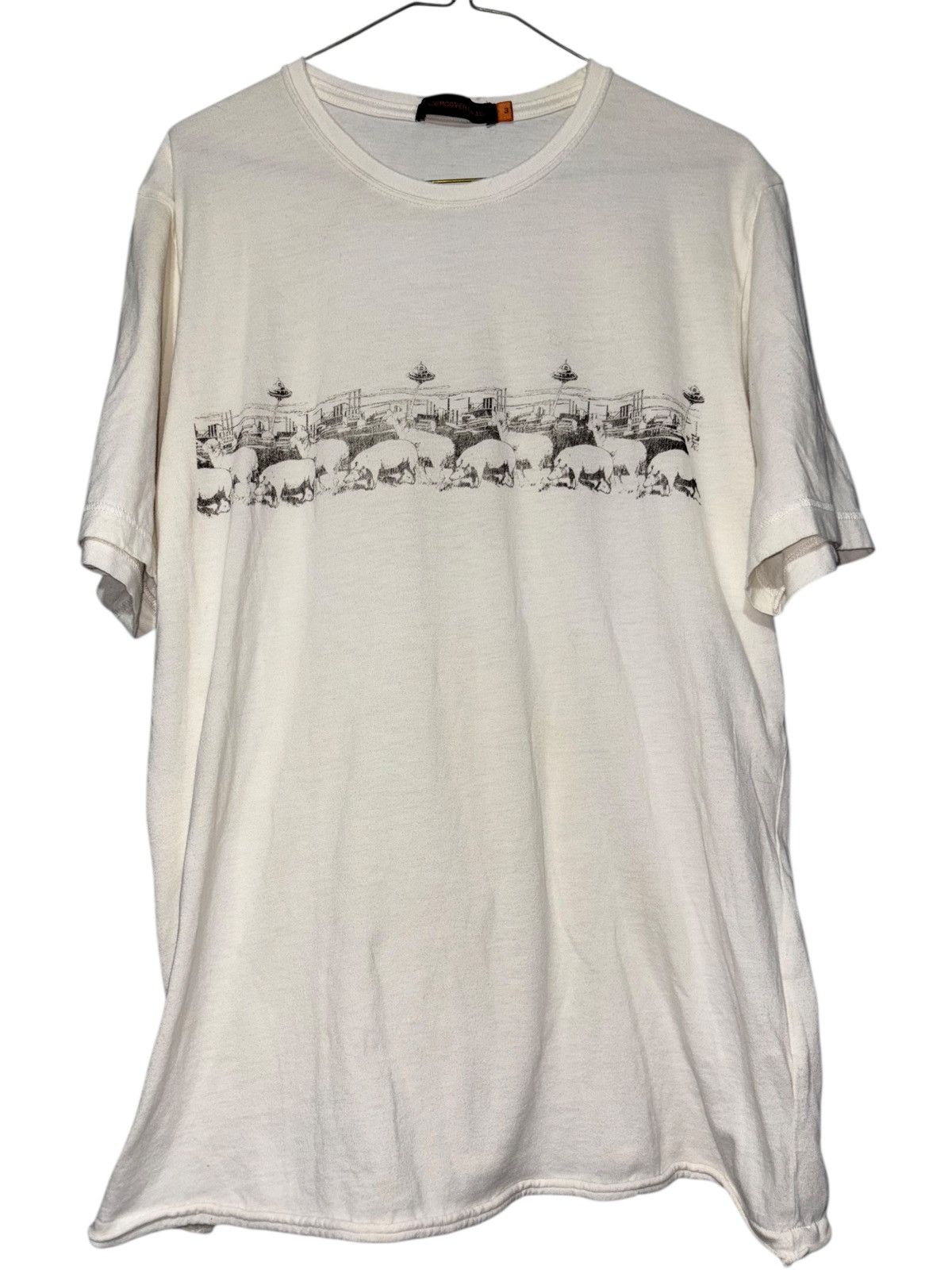 Undercover T-Shirt Alien Pigs Saucer city sheep barn animal