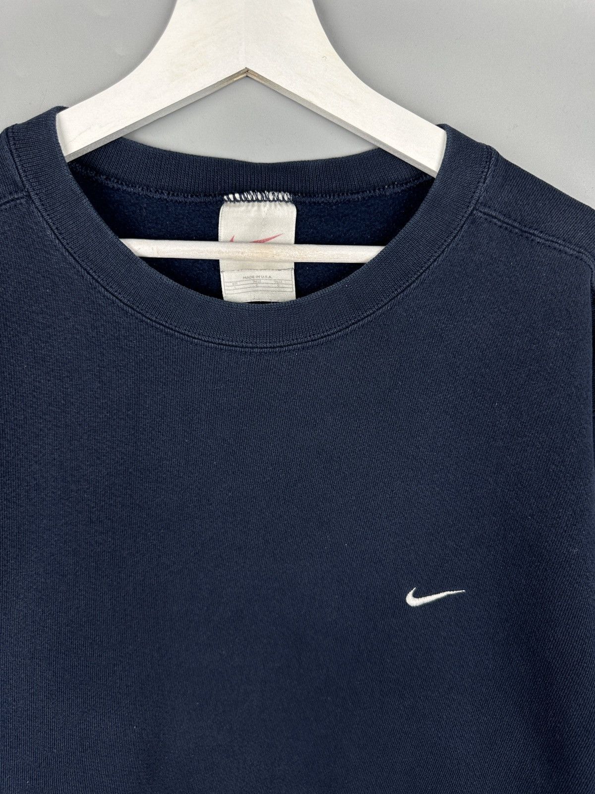 Nike 90s Vintage Nike Mini Swoosh Logo Sweatshirt Crewneck Size US L / EU 52-54 / 3 - 2 Thumbnail