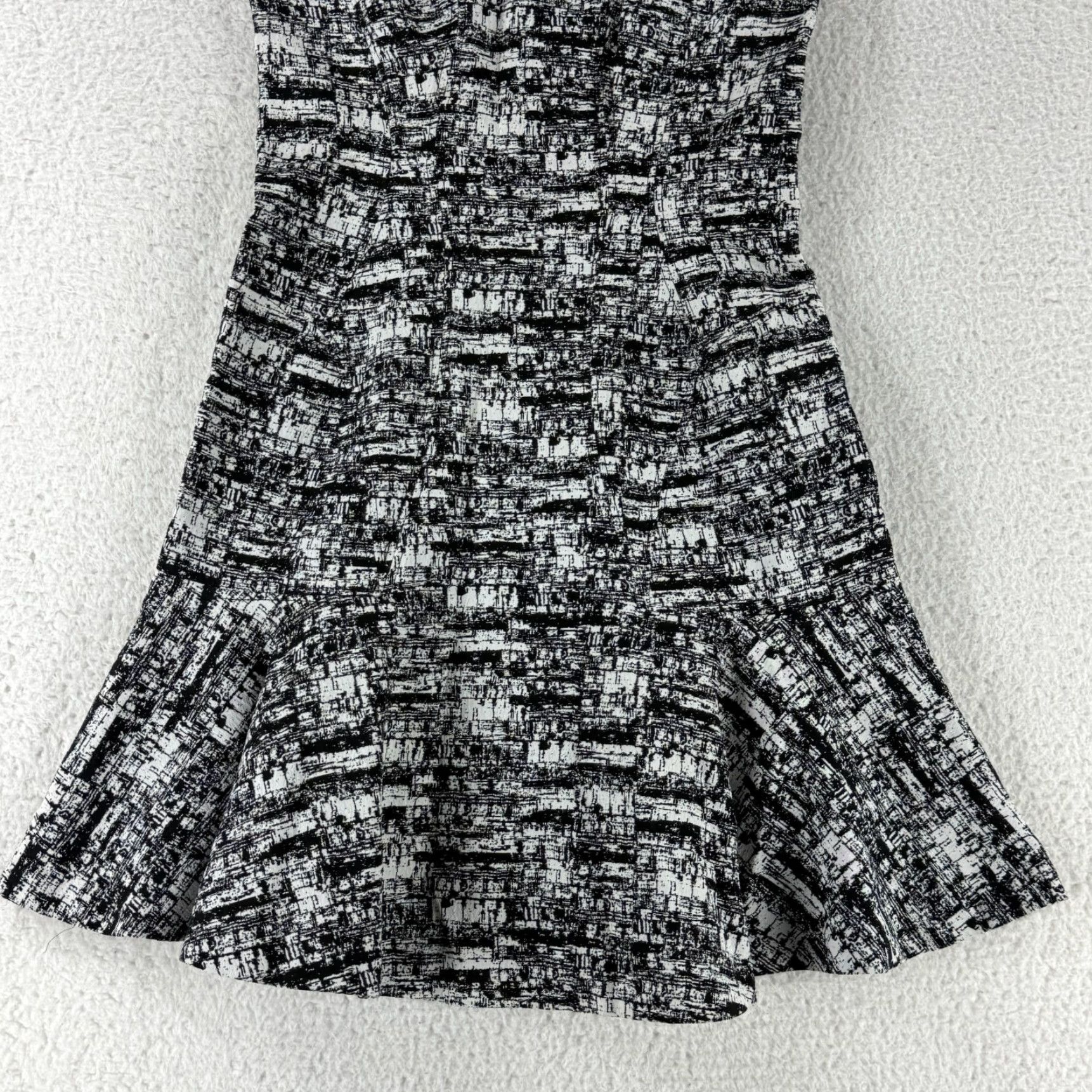 Diane von Furstenberg Diane von Furstenberg Jaelyn Dress Womens Size 4 Black Fit & Flare Ruffle Sleeveless Round Neck Casual Travel Party/Cocktail Geometric Pattern Size S / US 4 / IT 40 - 3 Thumbnail
