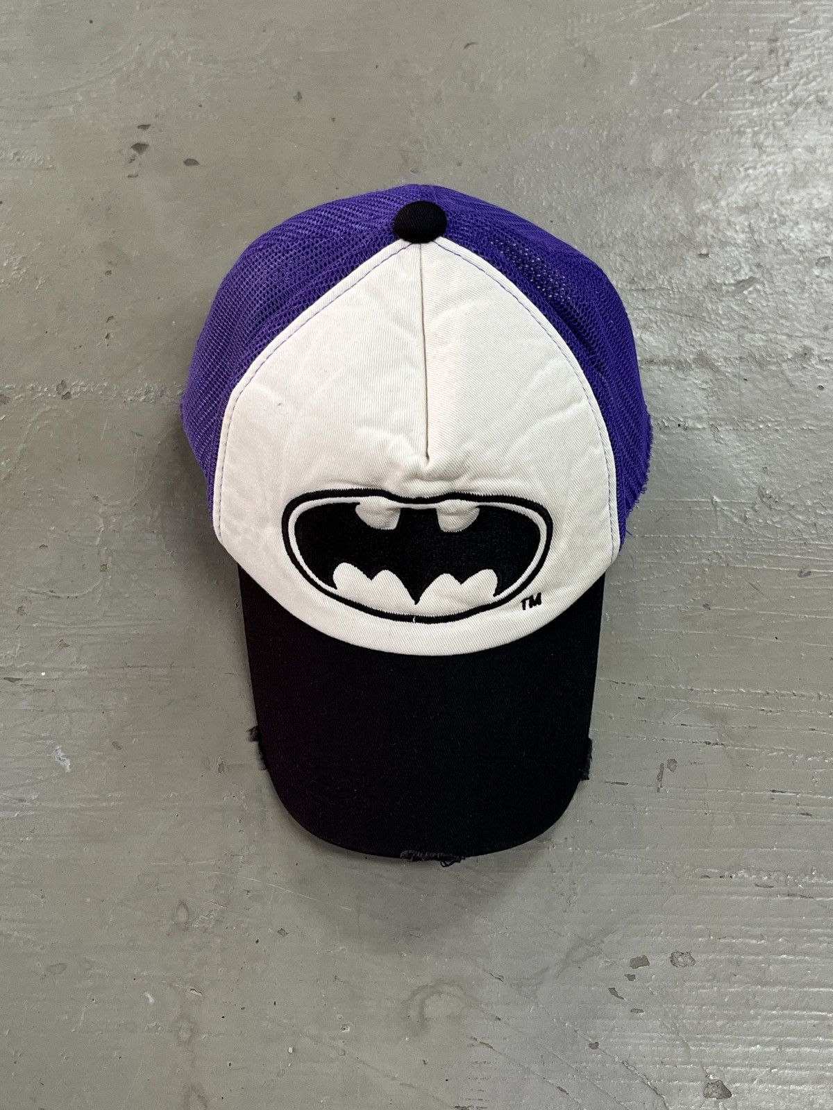 DC Comics Vintage 2000's Batman Official Distressed Trucker Size ONE SIZE - 8 Thumbnail