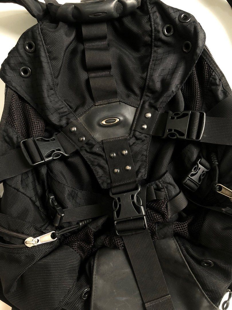 Oakley × Vintage 🔥NEED GONE🔥 Vintage Oakley Gorpcore Black Alien Design Size ONE SIZE - 2 Thumbnail