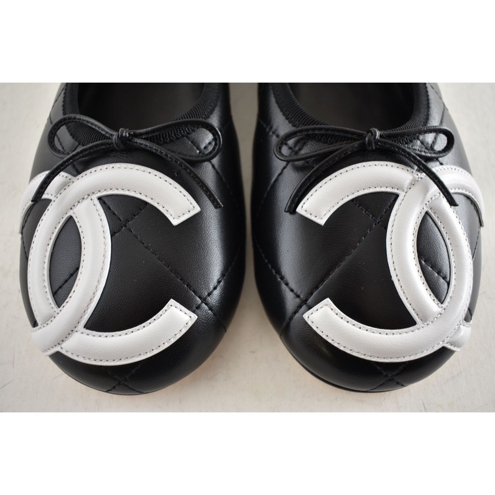 Chanel Chanel Coco Beach Cambon Black White CC XL Ballet Flat 38 Size US 8 / IT 38 - 14 Thumbnail