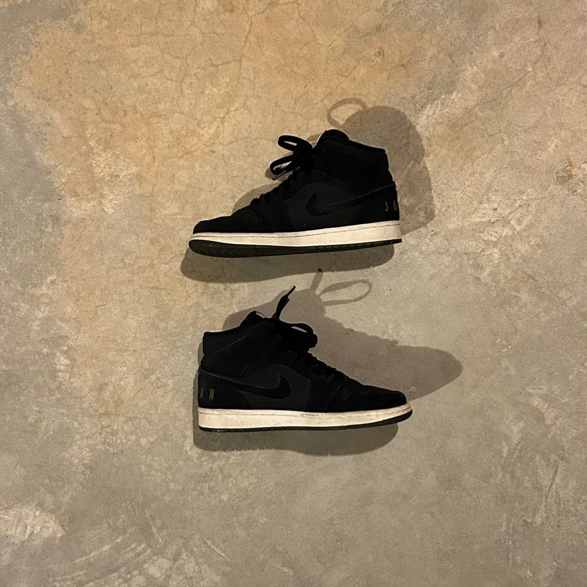 Jordan Brand × Nike Jordan 1 Mid Black Olive Canvas 2018 US 7.5 Size US 7.5 / EU 40-41 - 2 Thumbnail