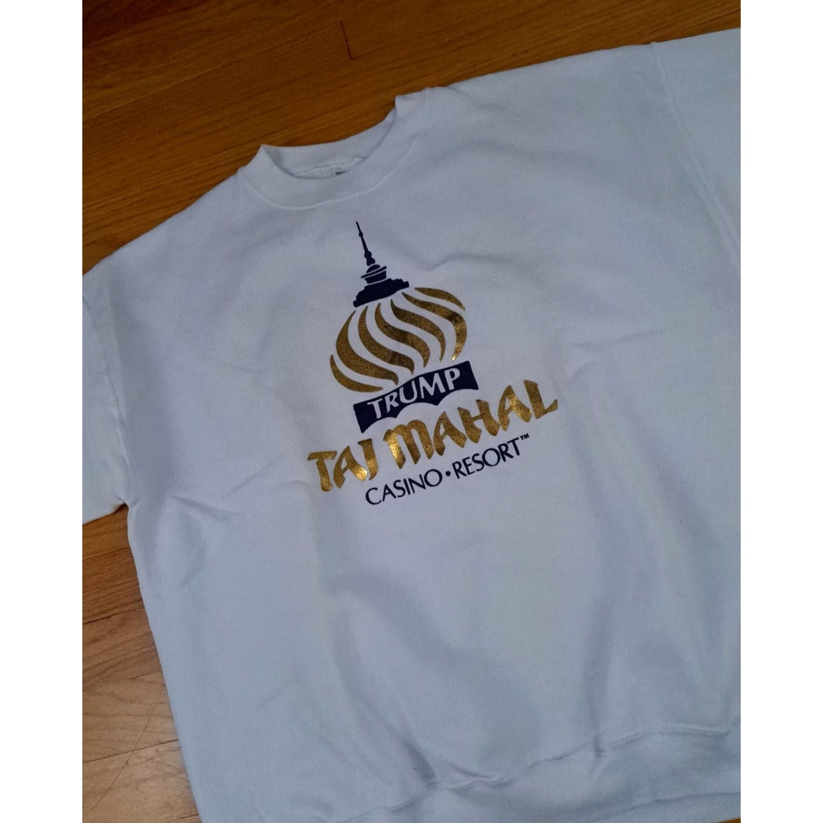 Fruit Of The Loom VINTAGE Trump Taj-Mahal Casino White Fruit of the Loom Printed Sweatshirt L White Embroidered Graphic Print Pullover Unisex Adults Mens Women Size US L / EU 52-54 / 3 - 2 Thumbnail