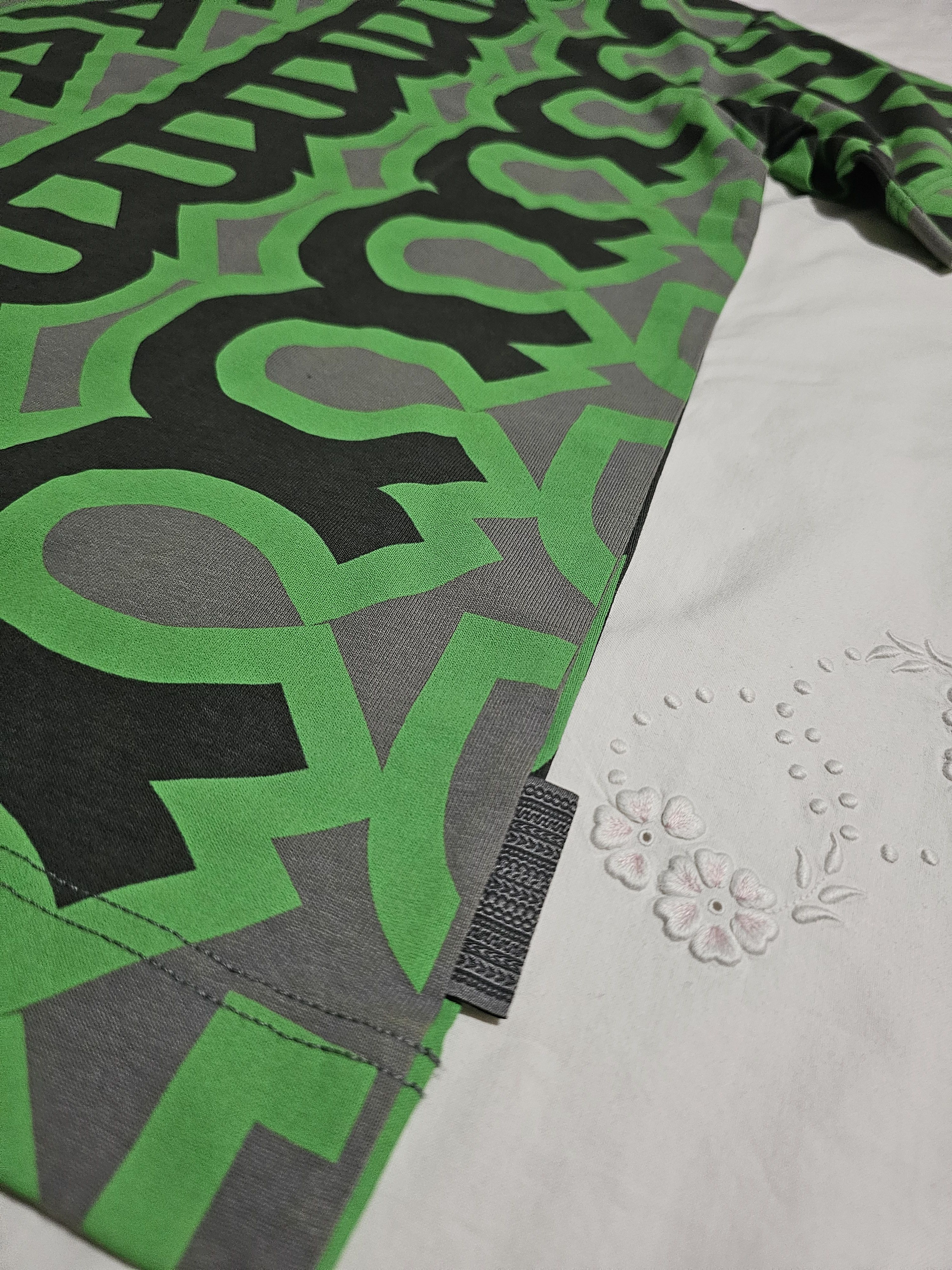 Marc Jacobs "Monogram big T-shirt" by Marc Jacobs - Only Size Size US M / EU 48-50 / 2 - 4 Thumbnail