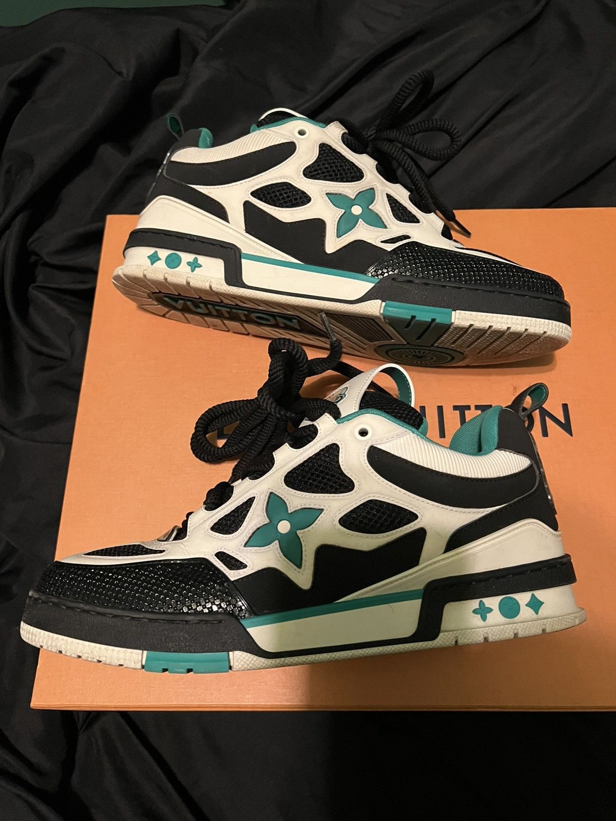 Louis Vuitton Louis Vuitton Skate Sneakers Black Green White LV 9 Trainers Size US 10 / EU 43 - 7 Thumbnail
