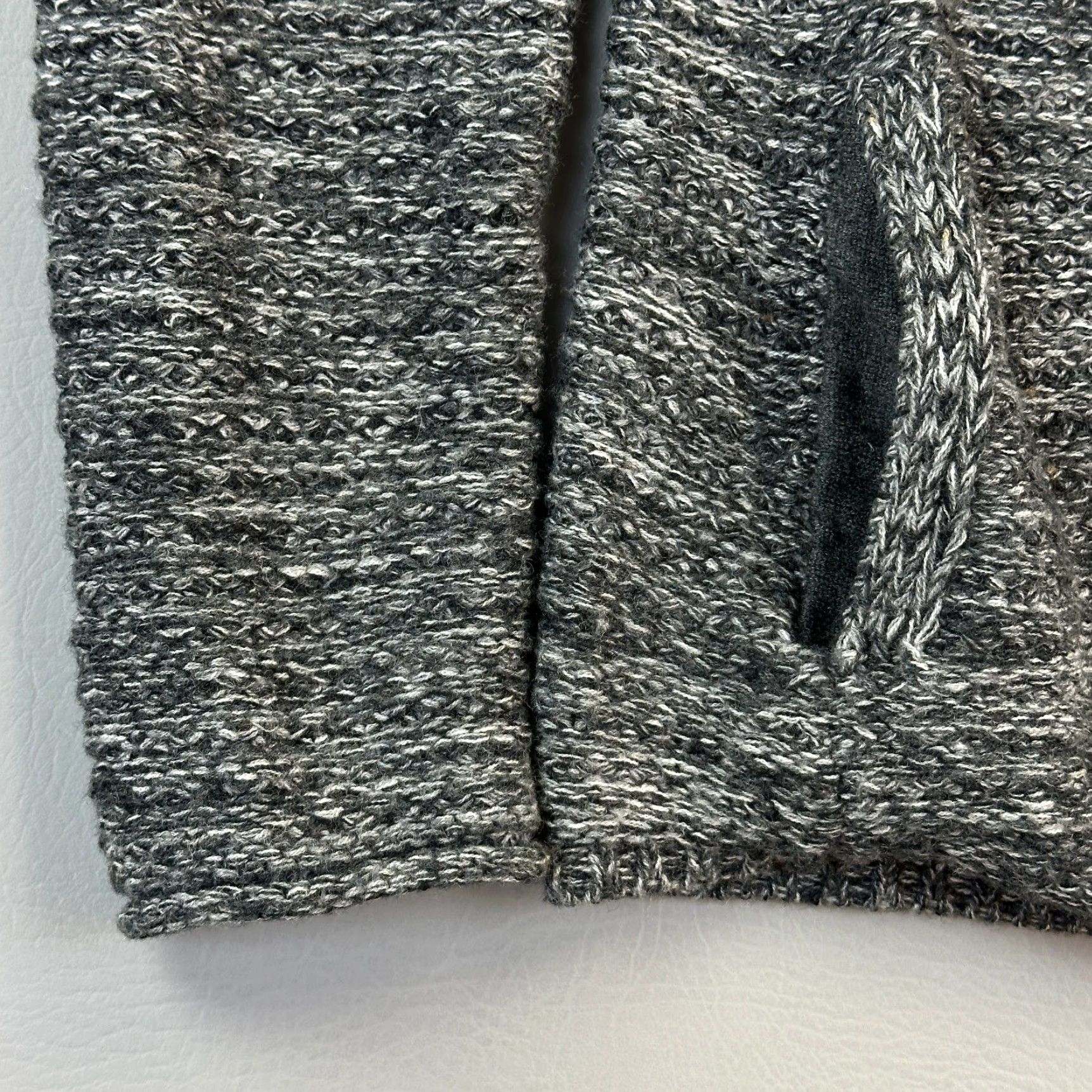 Athleta VINTAGE Athleta Sweater Women's Medium Gray Extra Fine Merino Wool Knit Pullover Size M / US 6-8 / IT 42-44 - 2 Thumbnail