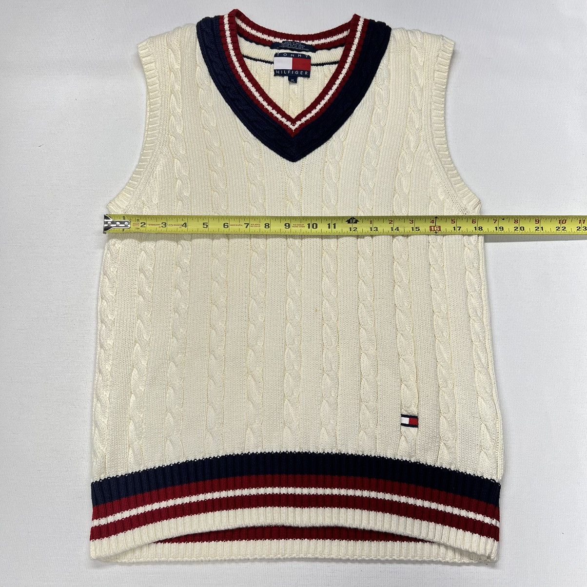 Tommy Hilfiger × Vintage VTG Tommy Hilfiger Sweater Vest White V-Neck Cable Knit Y2K Size US M / EU 48-50 / 2 - 17 Thumbnail