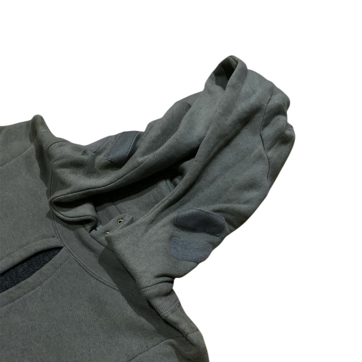 Japanese Brand × Jun Takahashi × Undercover Undercover Jun Takahashi Ripped Chest Hoodie Size S / US 4 / IT 40 - 6 Thumbnail