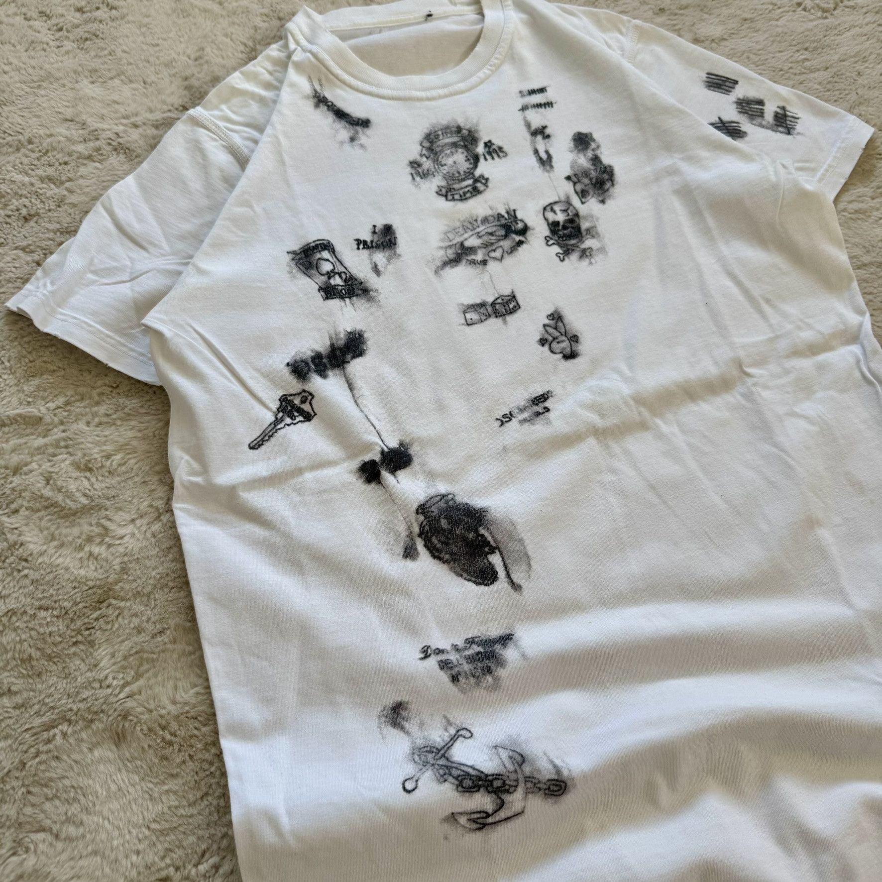 Dsquared2 Dsquared2 White Graphic Tee w/ Distressed Print – Size M Size US M / EU 48-50 / 2 - 2 Thumbnail