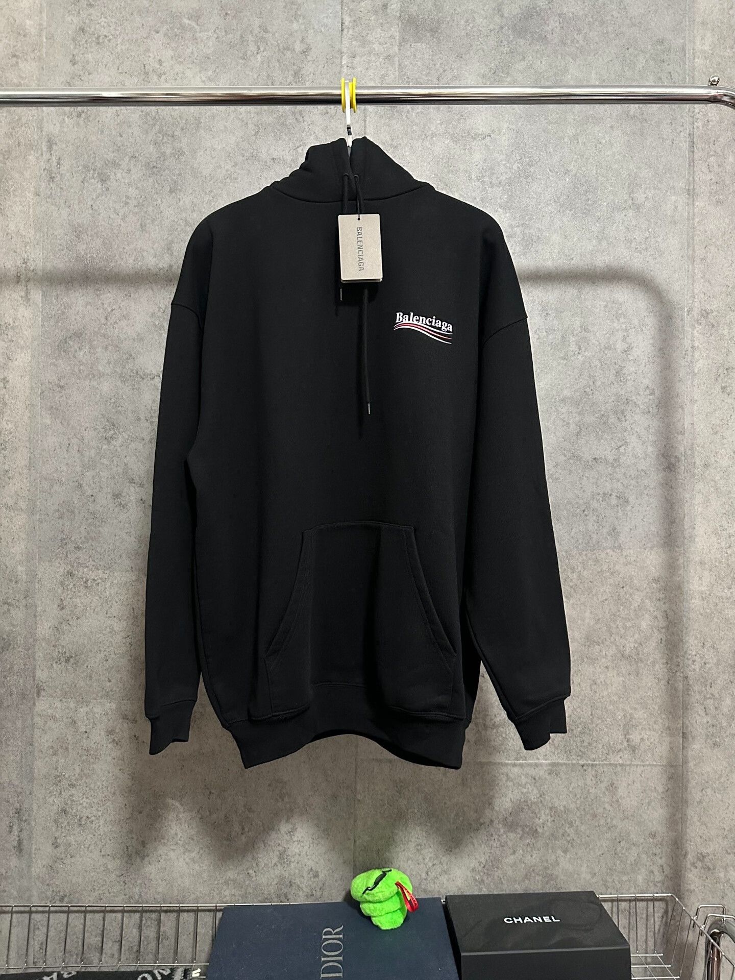 Balenciaga balenciaga black logo hoodie sweatshirt Size US S / EU 44-46 / 1 - 1 Preview