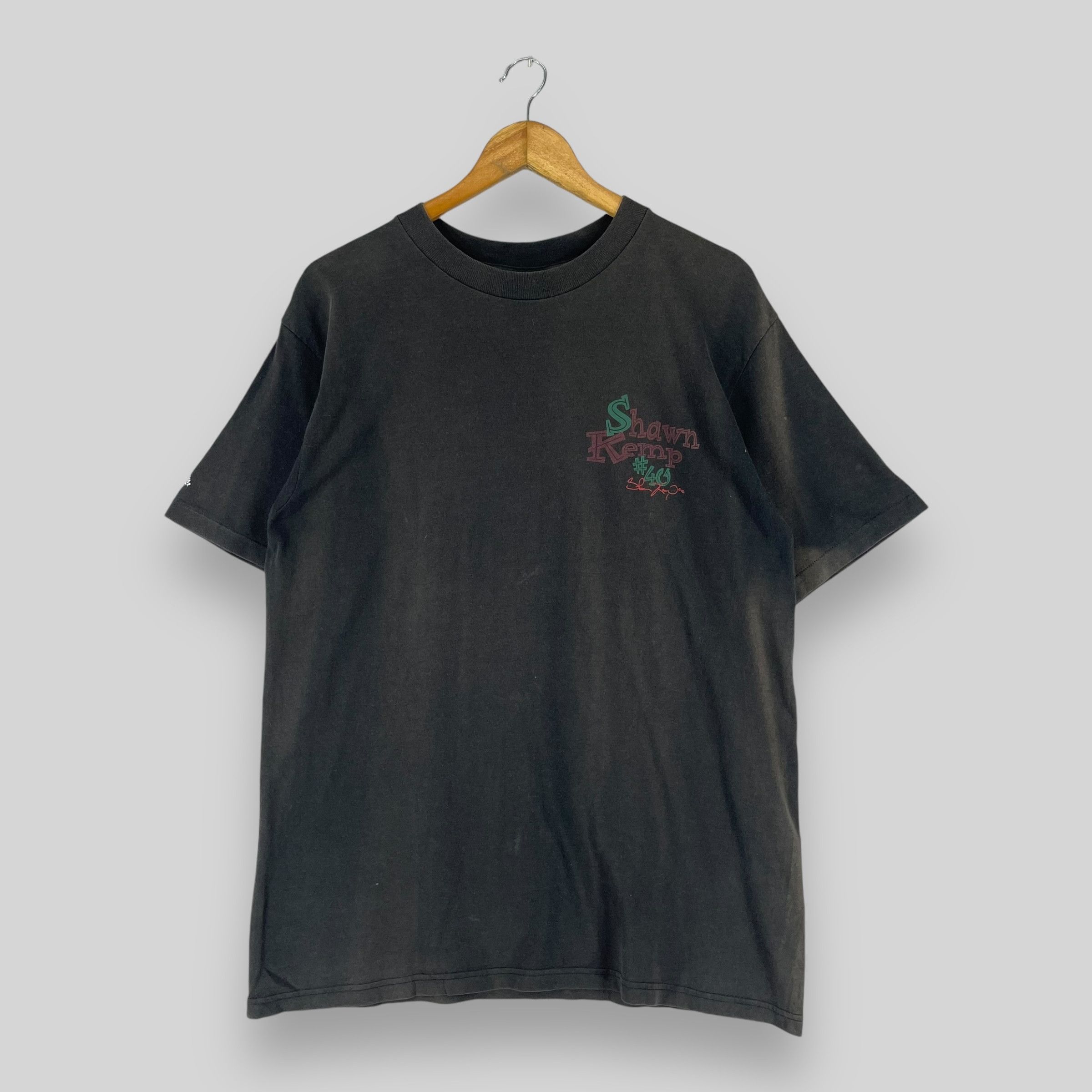 NBA Vintage 90's SHAWN KEMP Sonics Nba Sun Faded Tshirt Size US M / EU 48-50 / 2 - 8 Thumbnail