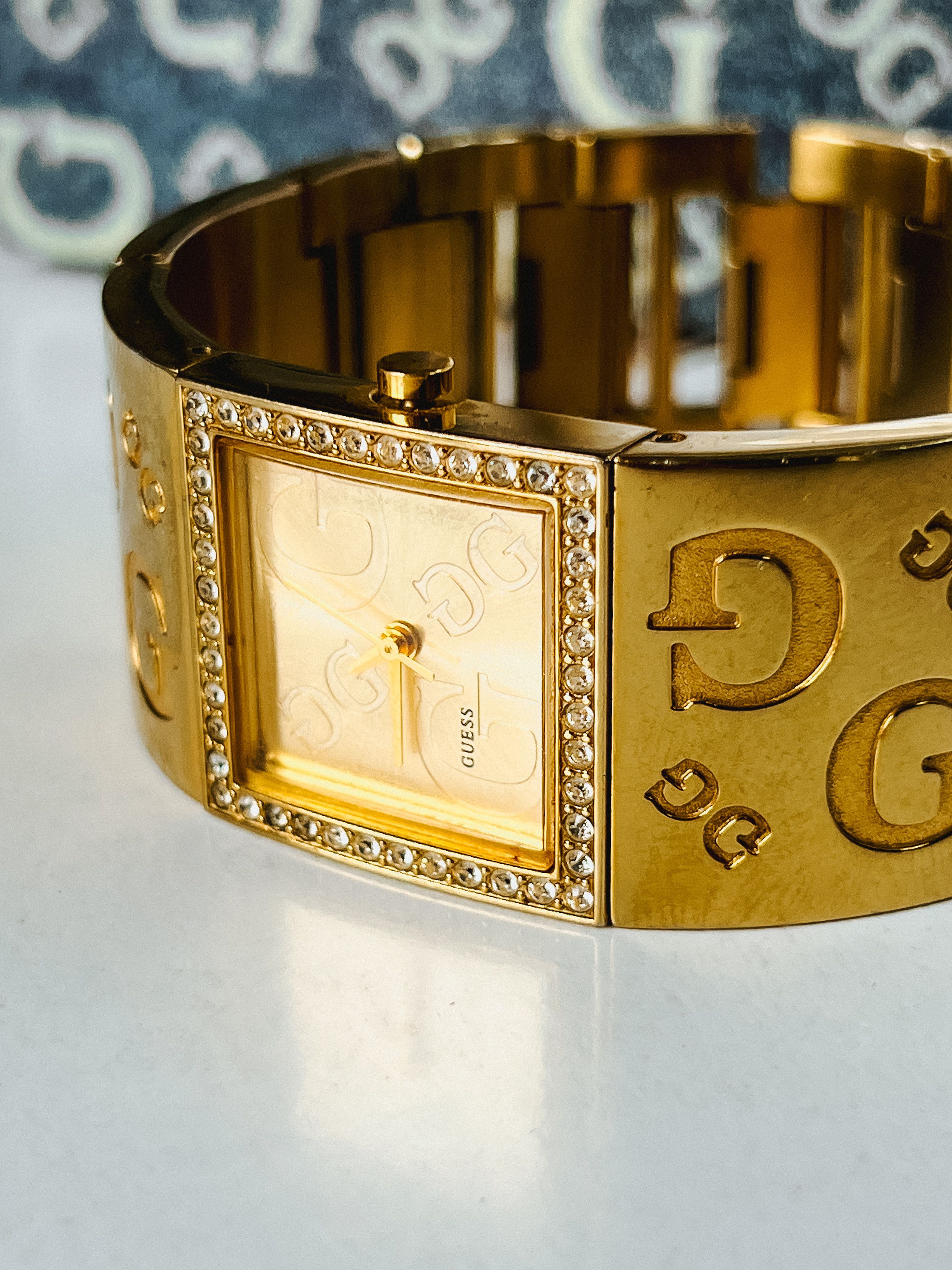 Guess GUESS VINTAGE LADIES GOLD ANALOGUE WRISTWATCH 180340L1 Size ONE SIZE - 5 Thumbnail