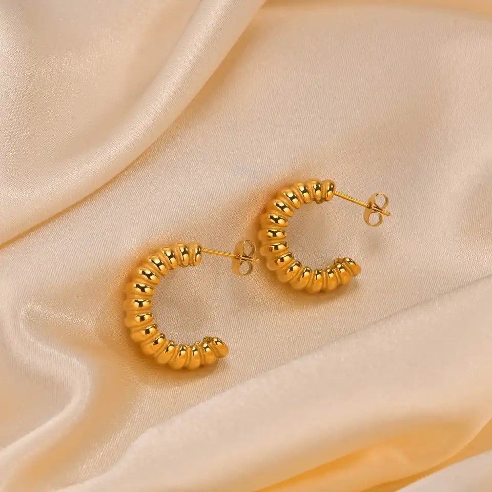 Other Contemporary Gold Color Hoop Earrings Size ONE SIZE - 1 Thumbnail