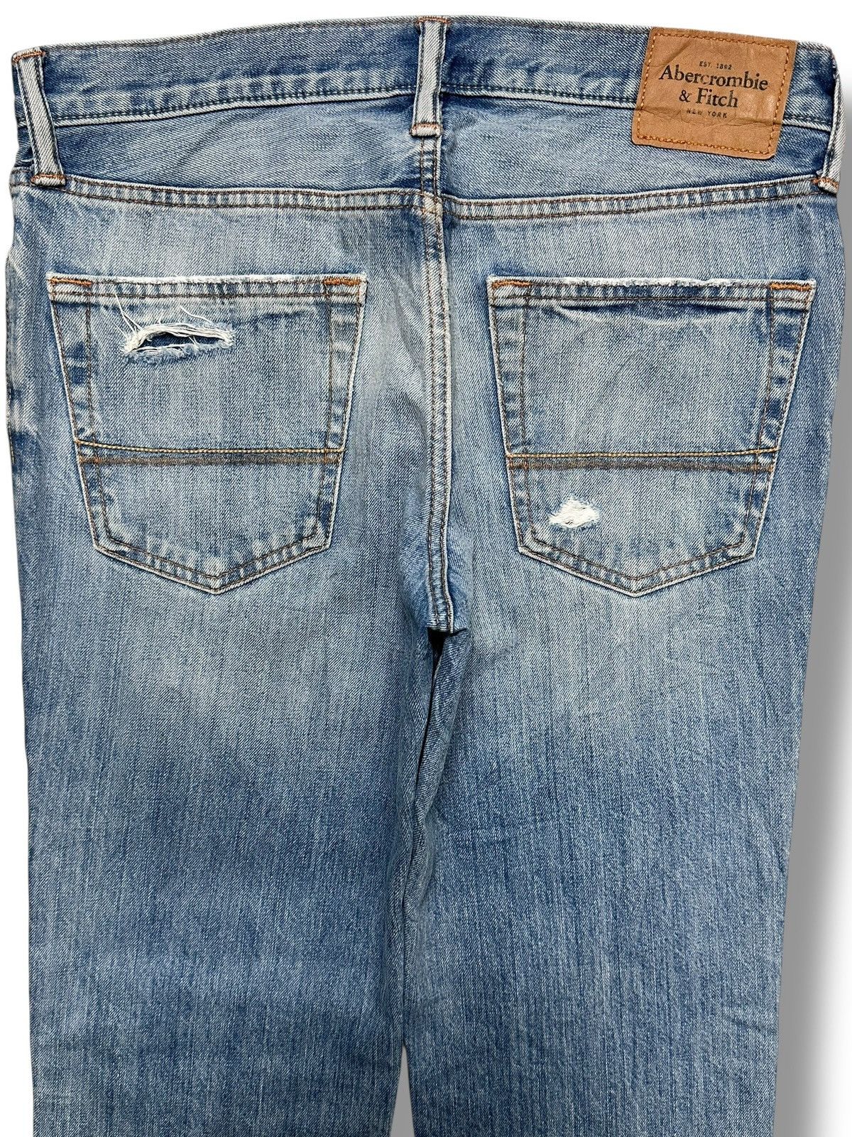 Abercrombie & Fitch Abercrombie & Fitch Distressed Light BlueWash Jeans & Faded Size US 33 - 4 Thumbnail
