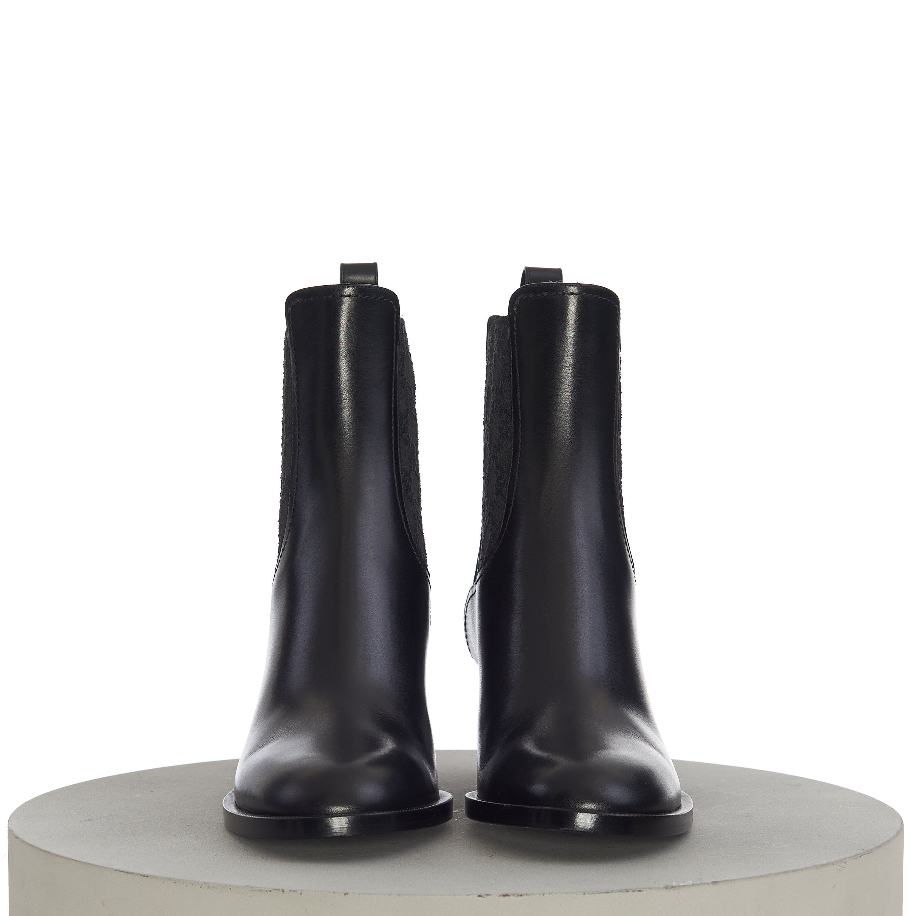 Fendi Karligraphy Boots In Black Leather With Medium Heel Size US 7.5 / IT 37.5 - 3 Thumbnail