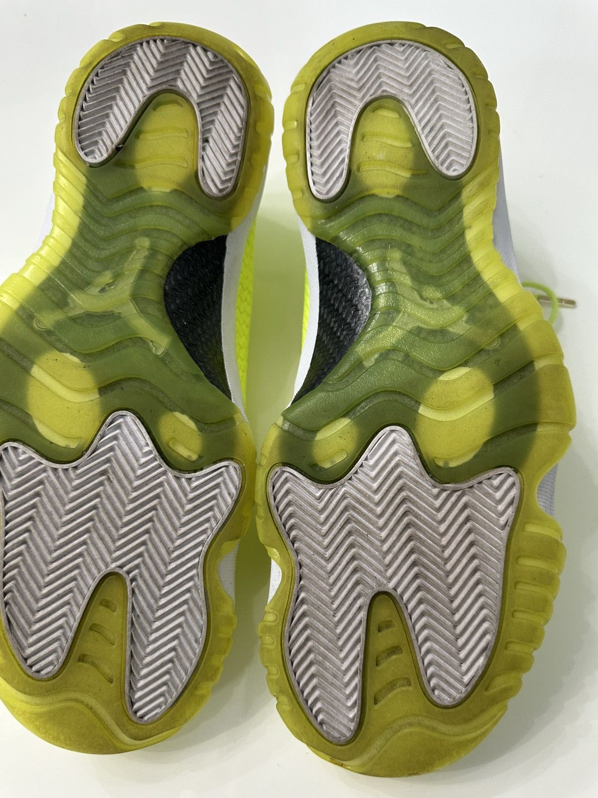 Jordan Brand Jordan Air Jordan Future Volt yellow Size US 11 / EU 44 - 6 Thumbnail