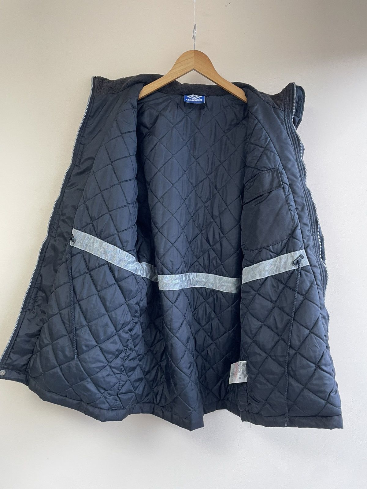 Umbro Umbro Manchester United Vintage Training Coat Jacket Size US L / EU 52-54 / 3 - 17 Thumbnail