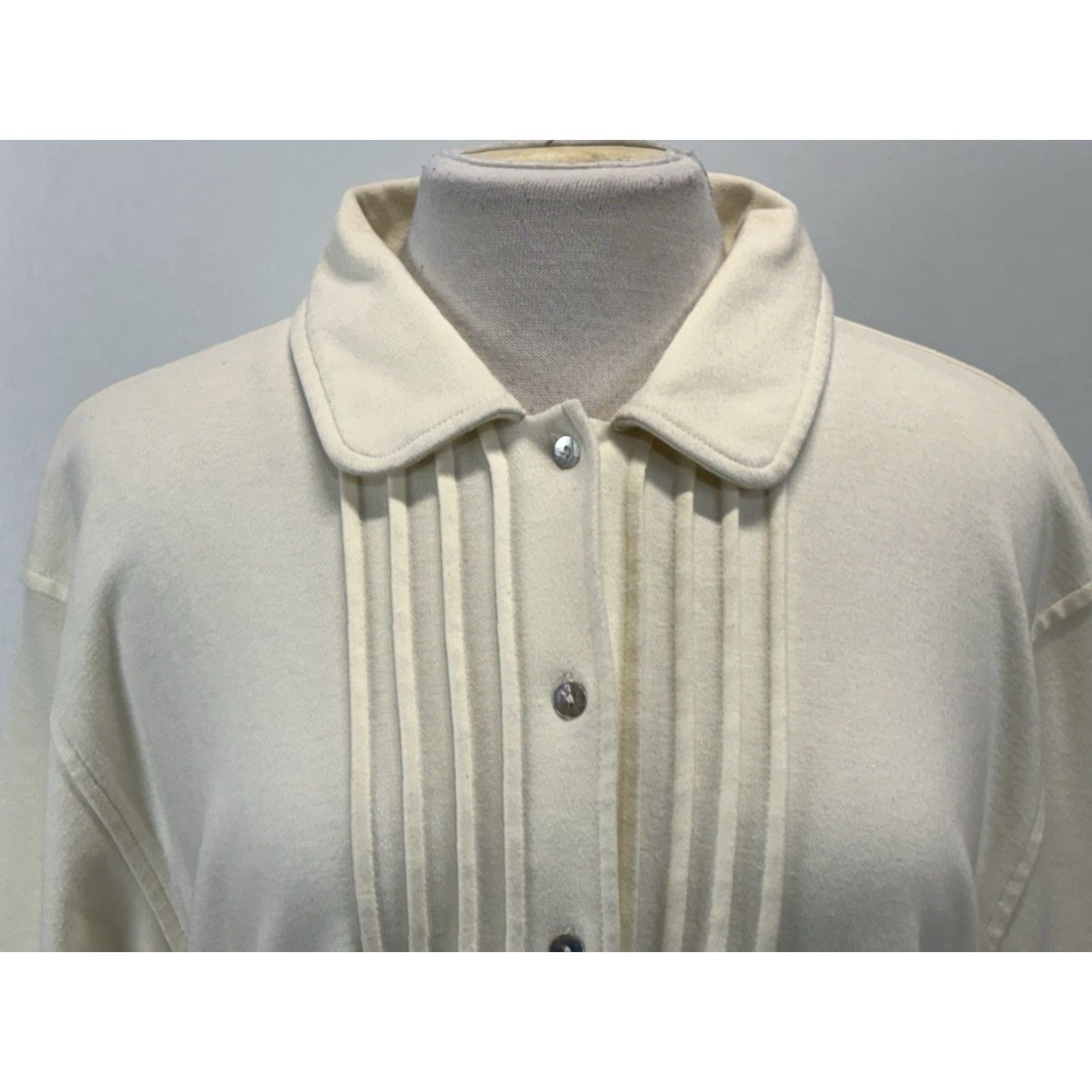 Orvis VINTAGE Orvis Knit Button Up Shirt Large Women’s Ivory Pintuck Pleats 90s Casual Women’s Shirt Size L / US 10 / IT 46 - 5 Thumbnail