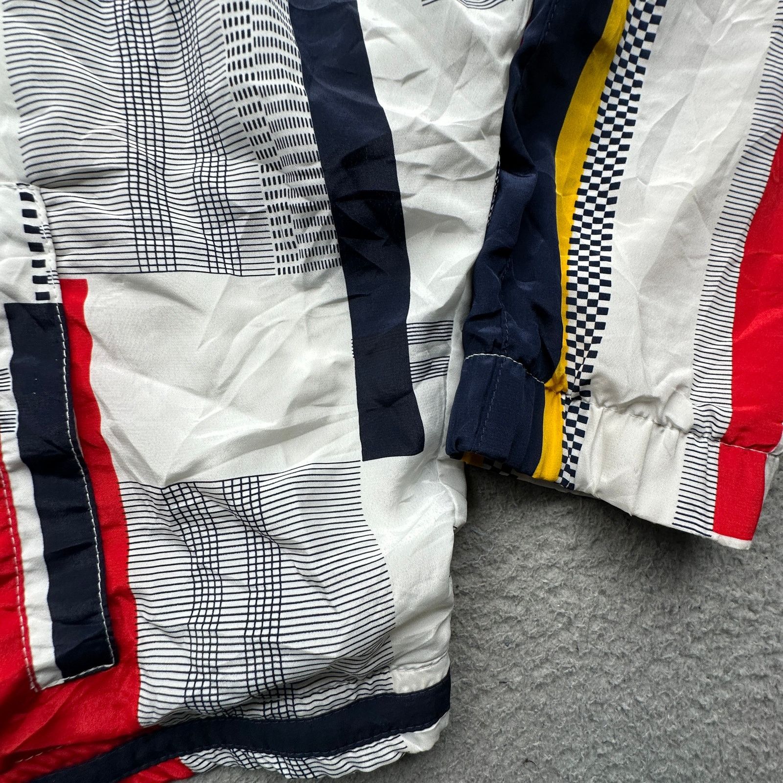 Vintage Vintage 90s Tail Geometric AOP Windbreaker Jacket Womens L Size L / US 10 / IT 46 - 8 Thumbnail