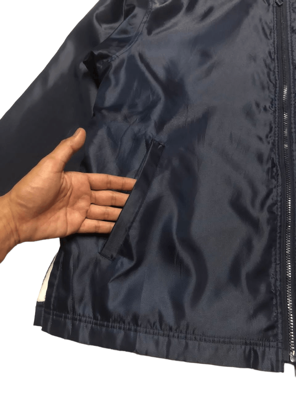 Nike Vintage Nike Basketball Windbreaker Jacket Size US L / EU 52-54 / 3 - 10 Thumbnail