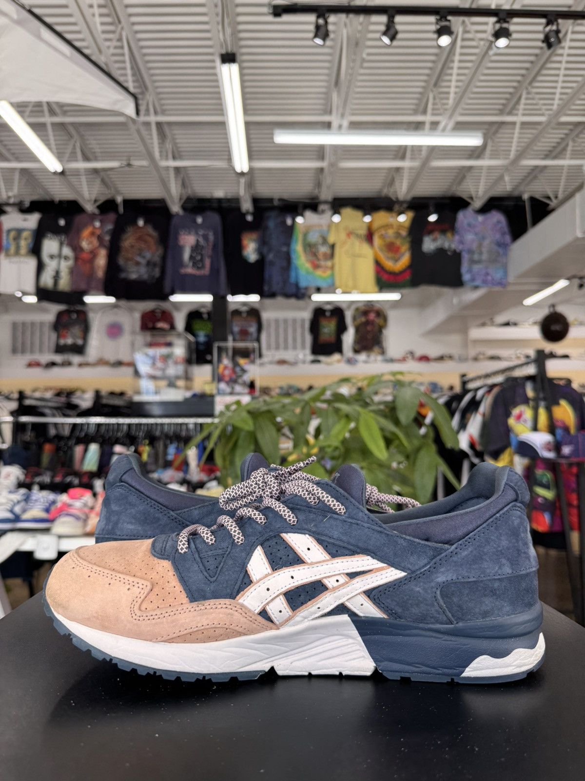 Asics × Kith ASICS Gel-Lyte V Kith Salmon Toe Size 10.5 (2021) Size US 10.5 / EU 43-44 - 4 Thumbnail