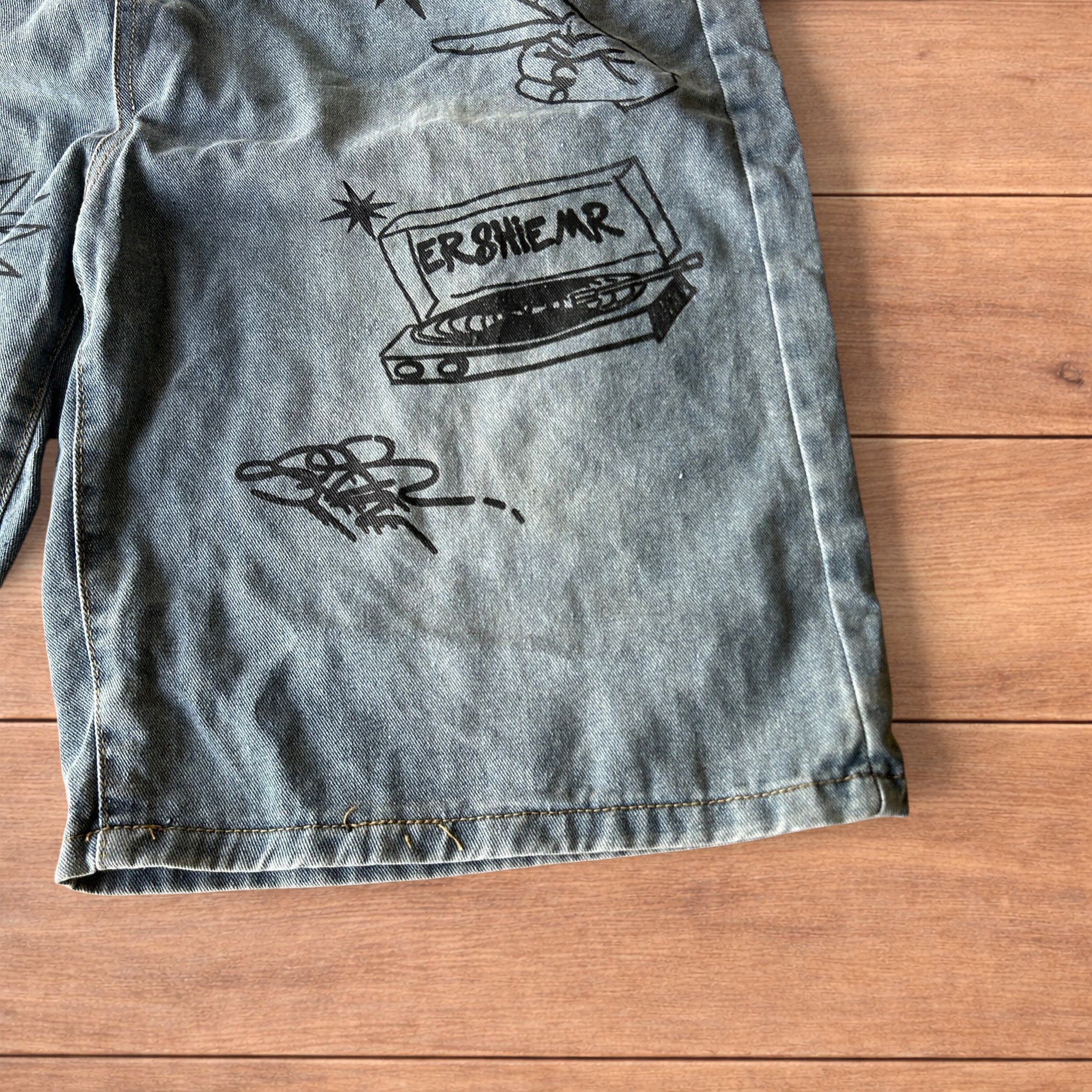 Japanese Brand Baggy wide leg denim shorts jorts with graphic in blue. Size US 34 / EU 50 - 6 Thumbnail