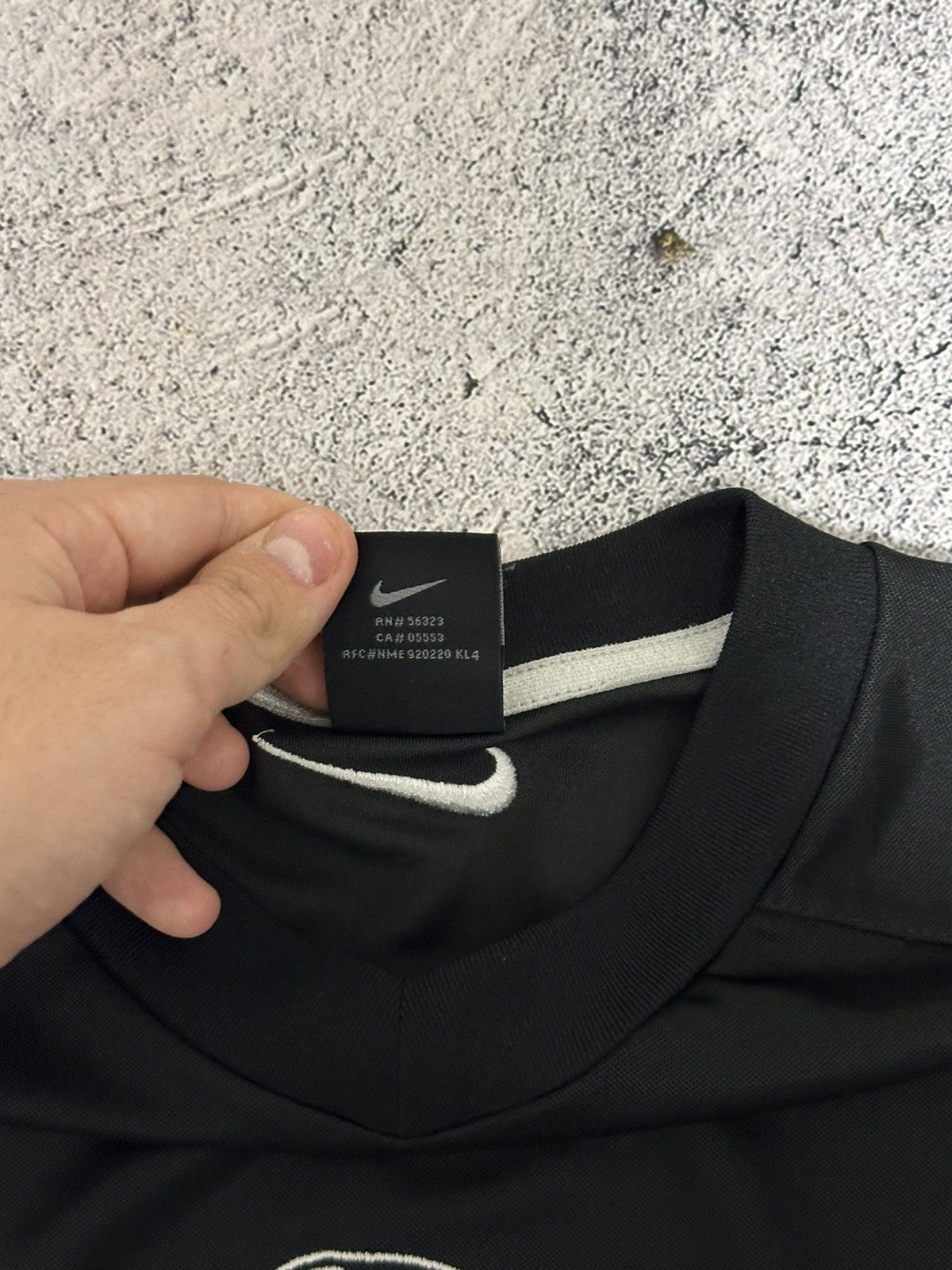 Nike Vintage Nike T-shirt Centre Logo Embroidered Gorpcore Fit Size US L / EU 52-54 / 3 - 8 Thumbnail